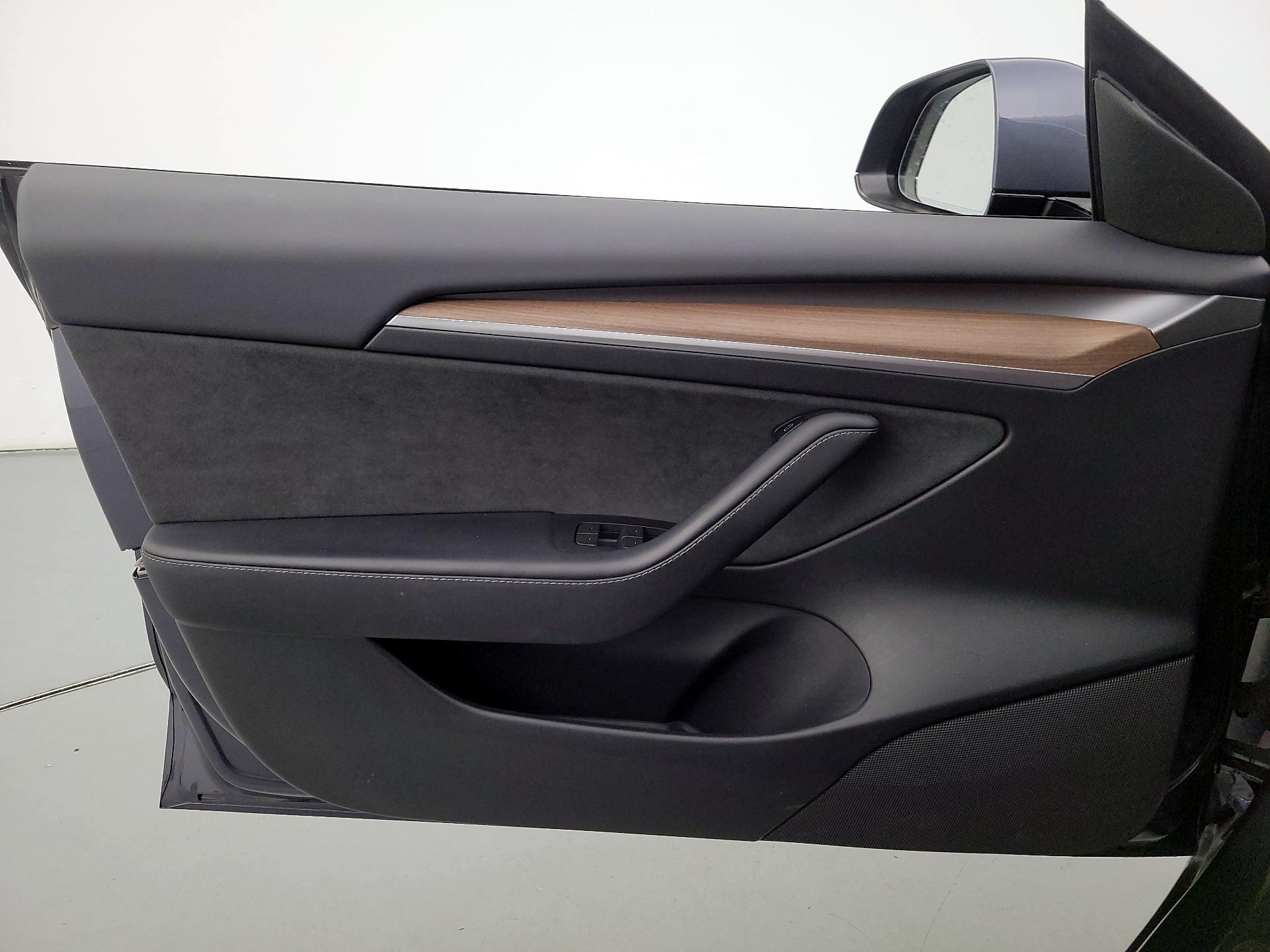 Thumbnail: 2023 Tesla Model 3 - 12
