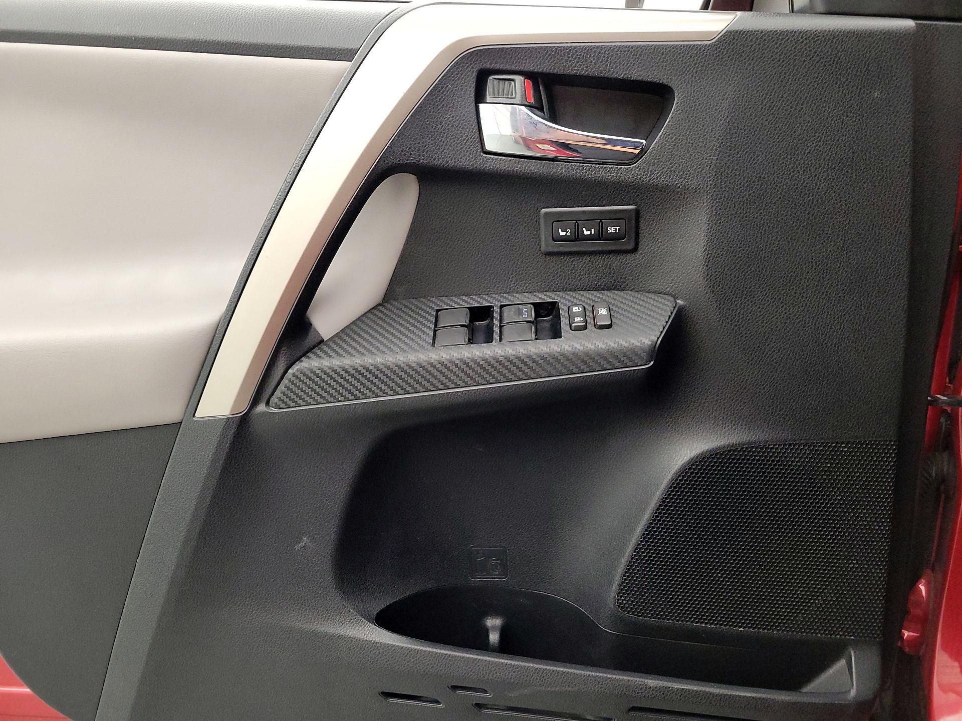 Thumbnail: 2015 Toyota RAV4 - 12