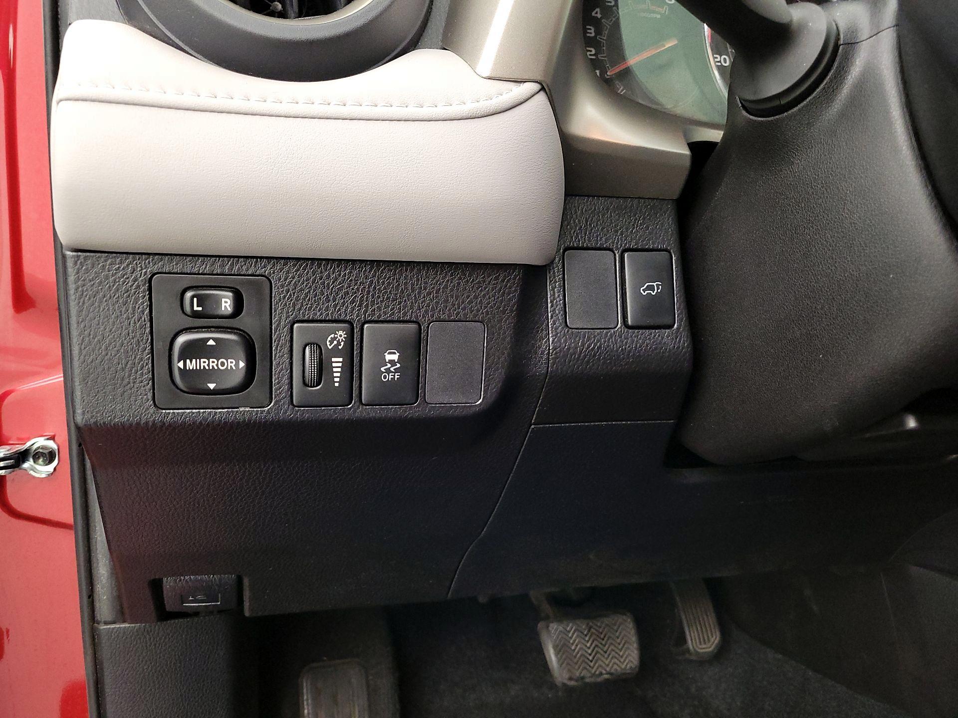 Thumbnail: 2015 Toyota RAV4 - 13