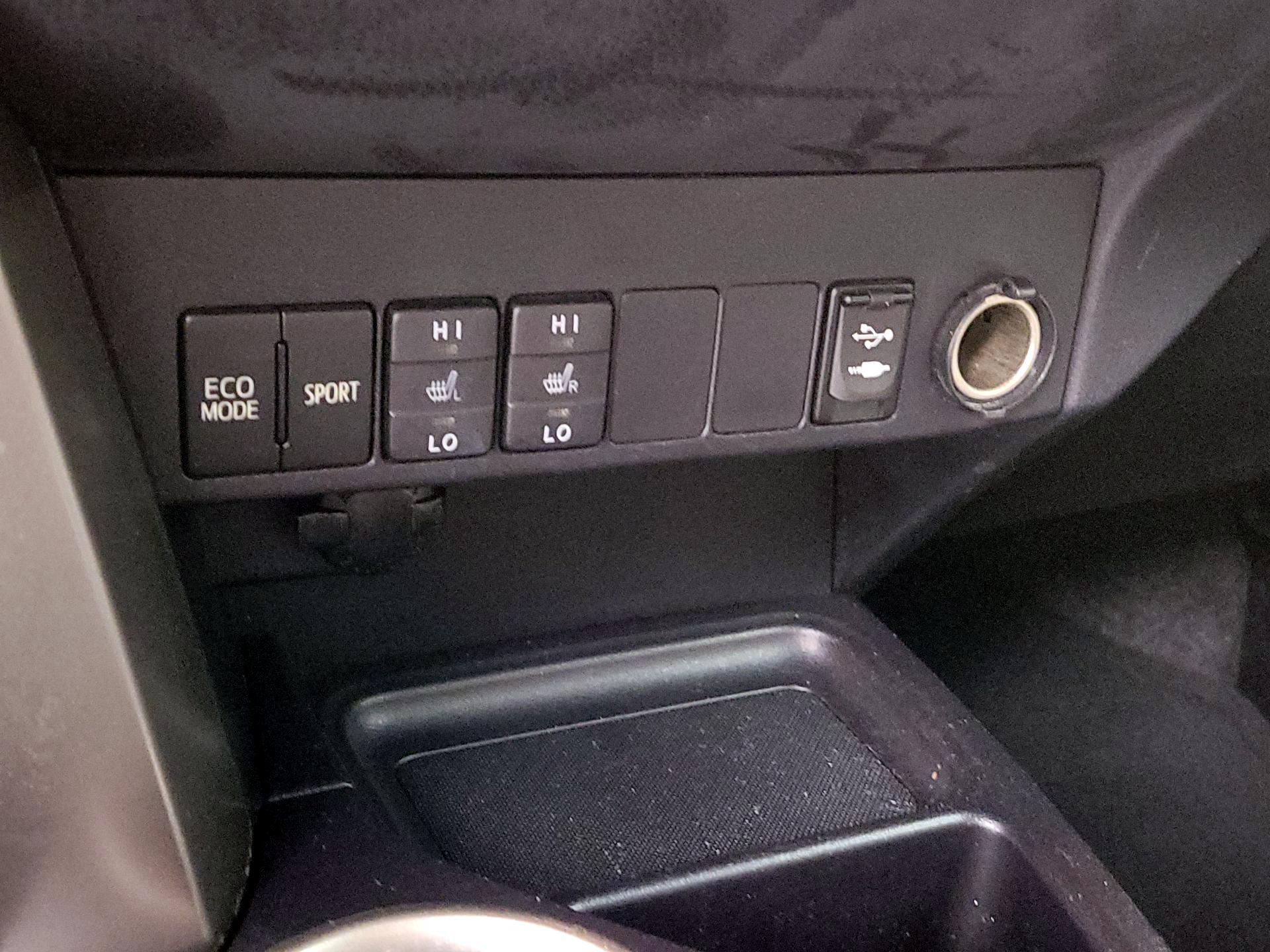Thumbnail: 2015 Toyota RAV4 - 19