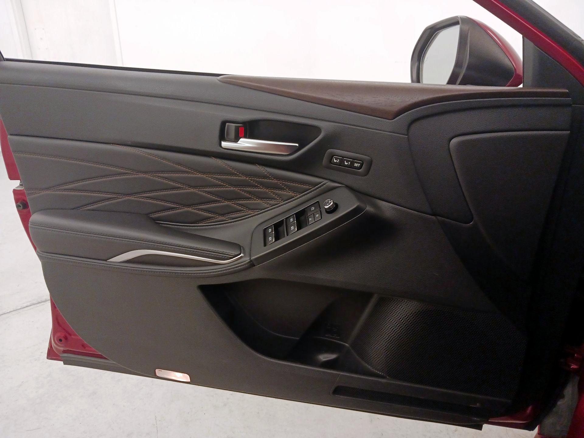 Thumbnail: 2021 Toyota Avalon - 12