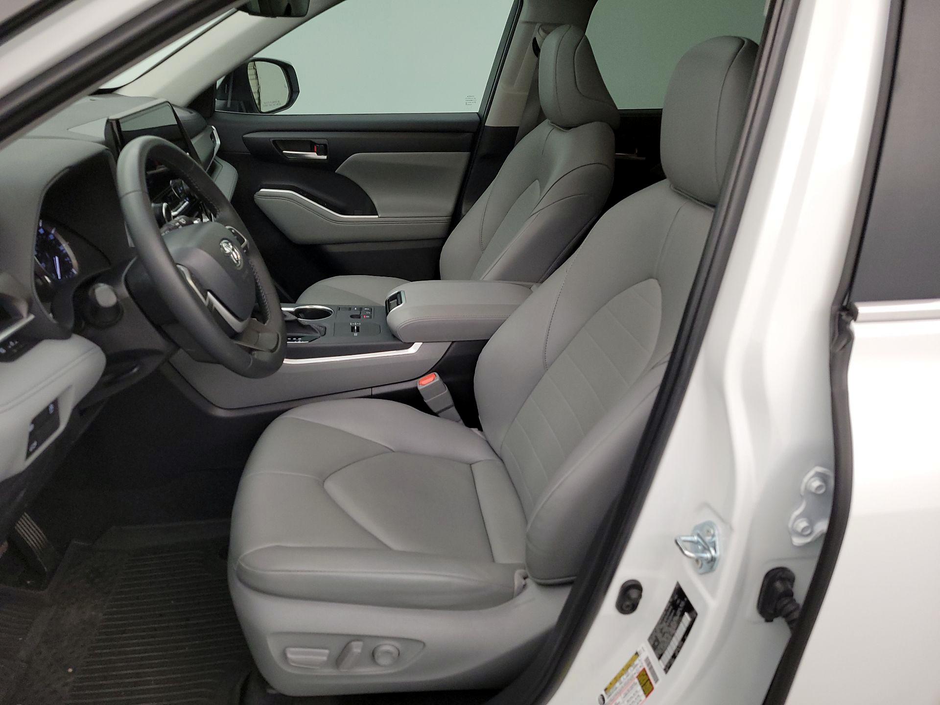 Thumbnail: 2025 Toyota Highlander - 11