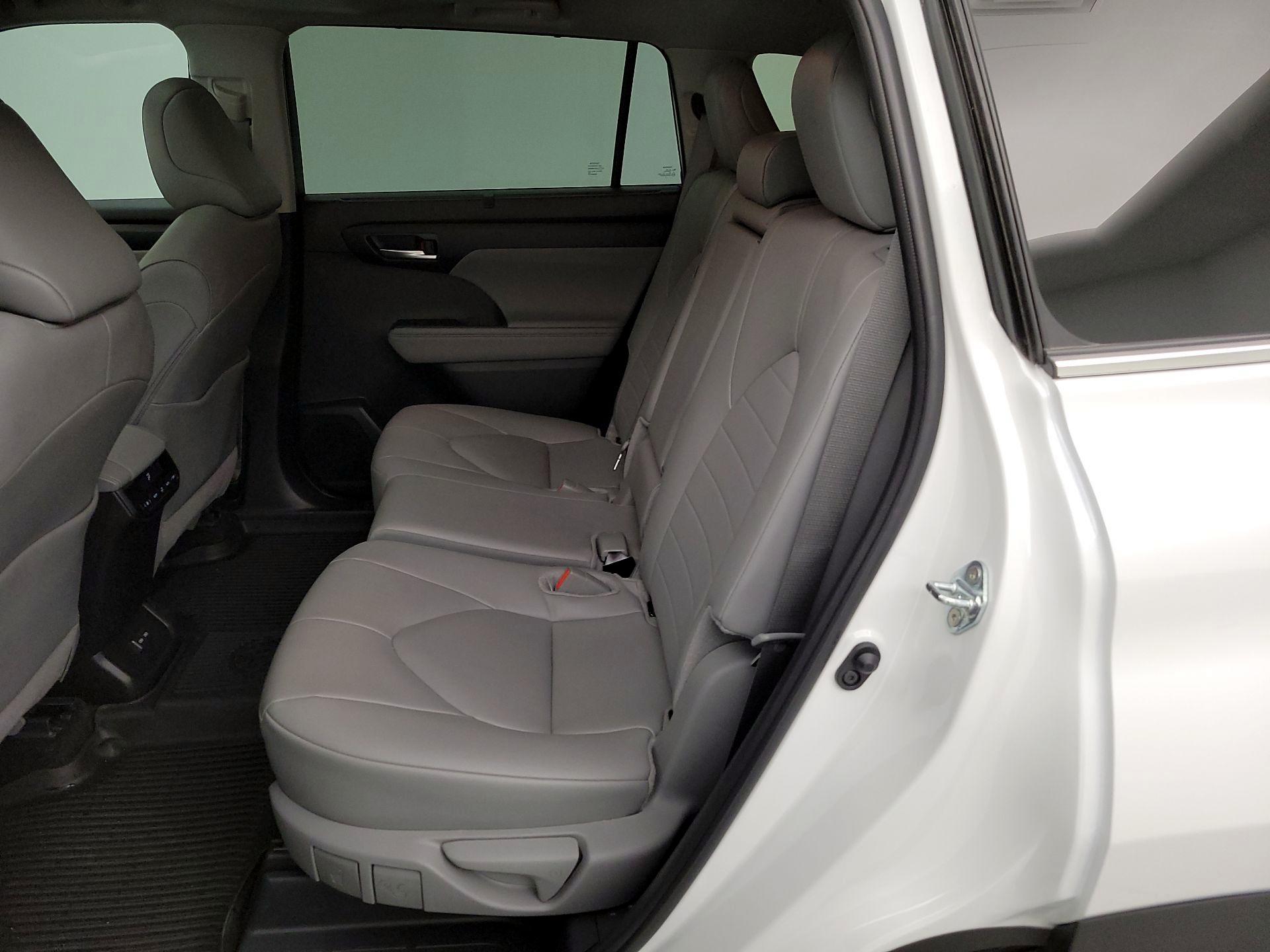 Thumbnail: 2025 Toyota Highlander - 20