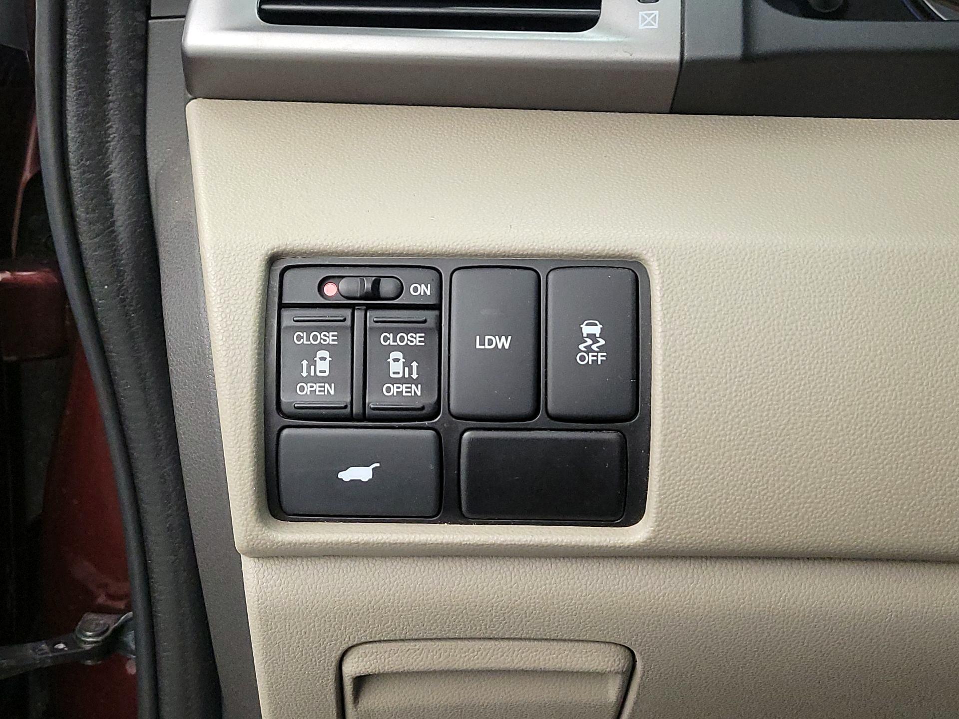 Thumbnail: 2016 Honda Odyssey - 13
