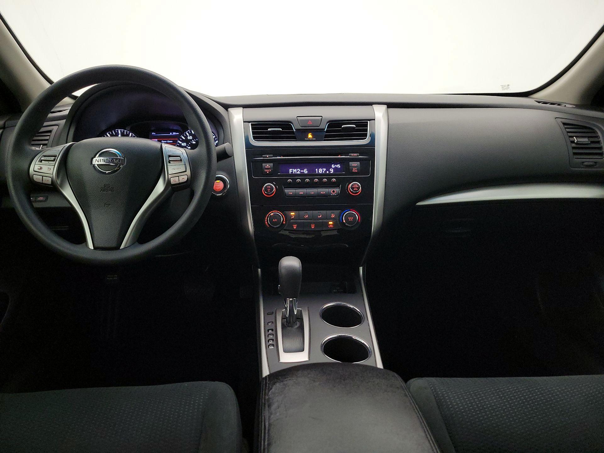 Thumbnail: 2015 Nissan Altima - 9