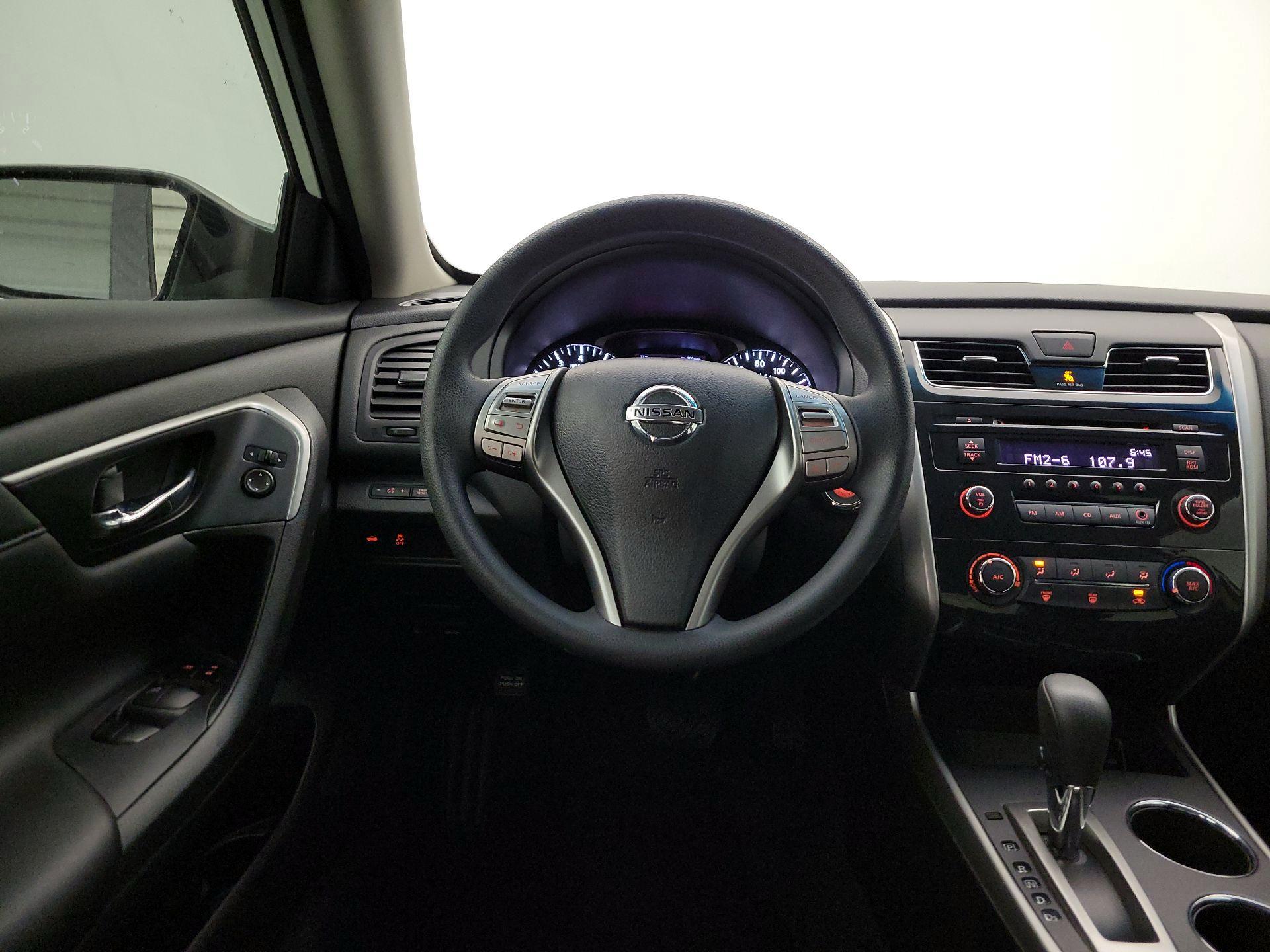 Thumbnail: 2015 Nissan Altima - 10