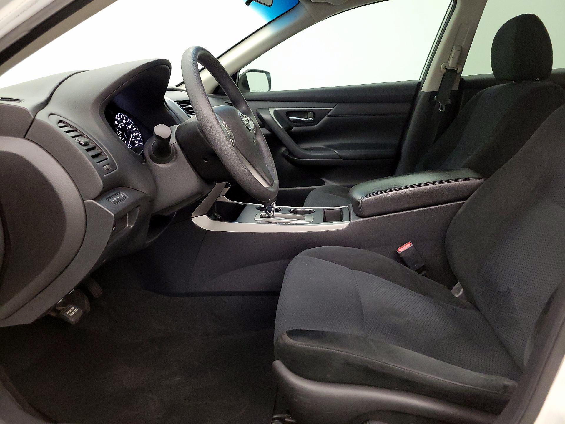 Thumbnail: 2015 Nissan Altima - 11