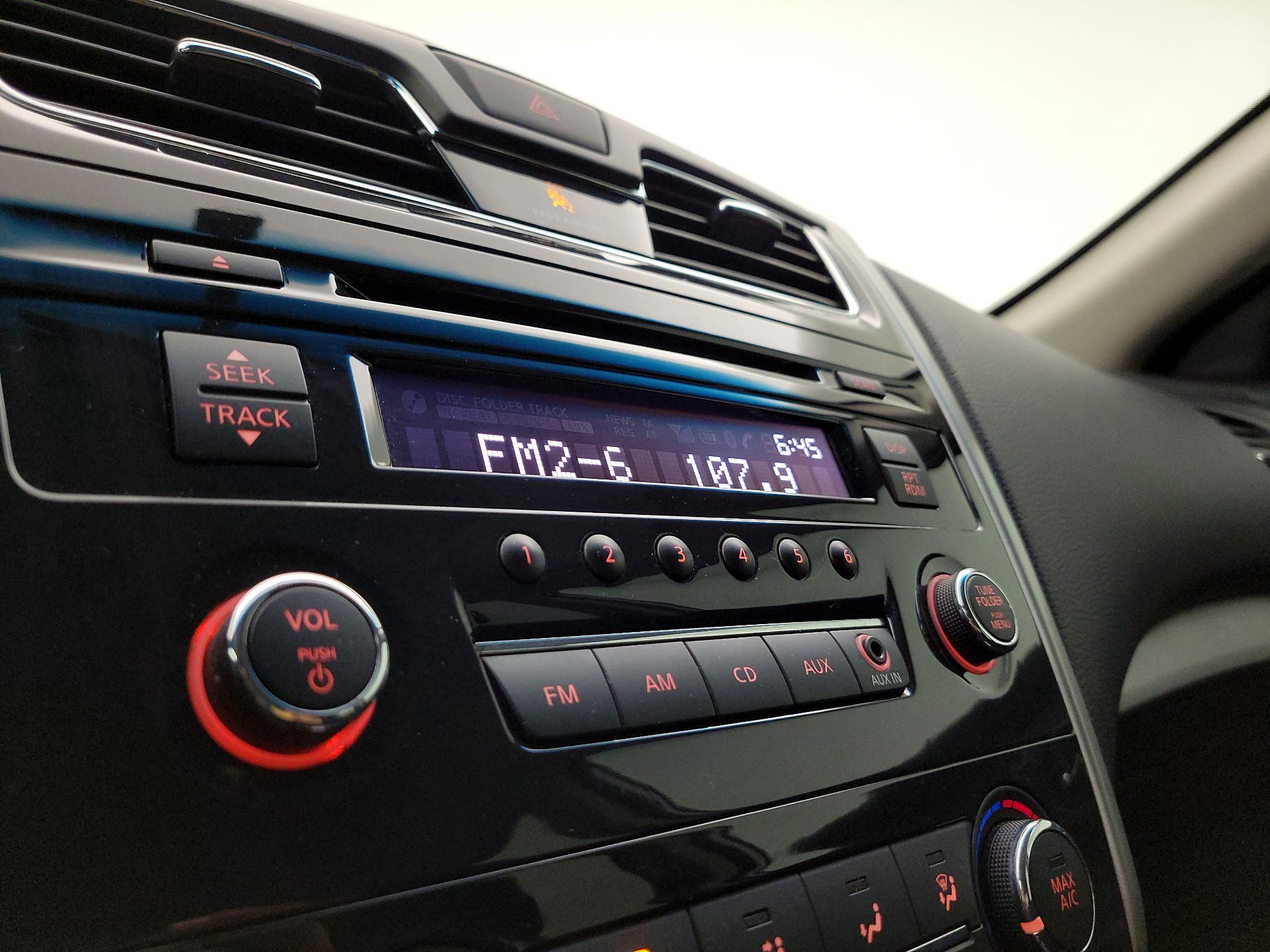 Thumbnail: 2015 Nissan Altima - 14