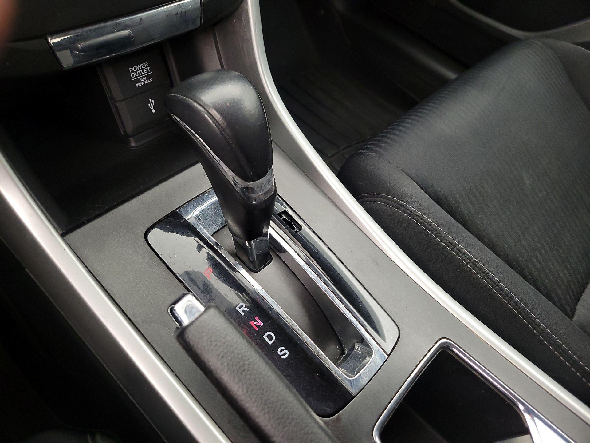 Thumbnail: 2015 Honda Accord - 17