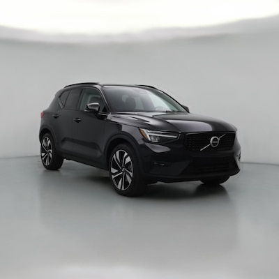 2025 Volvo XC40 B5 Plus Dark Theme