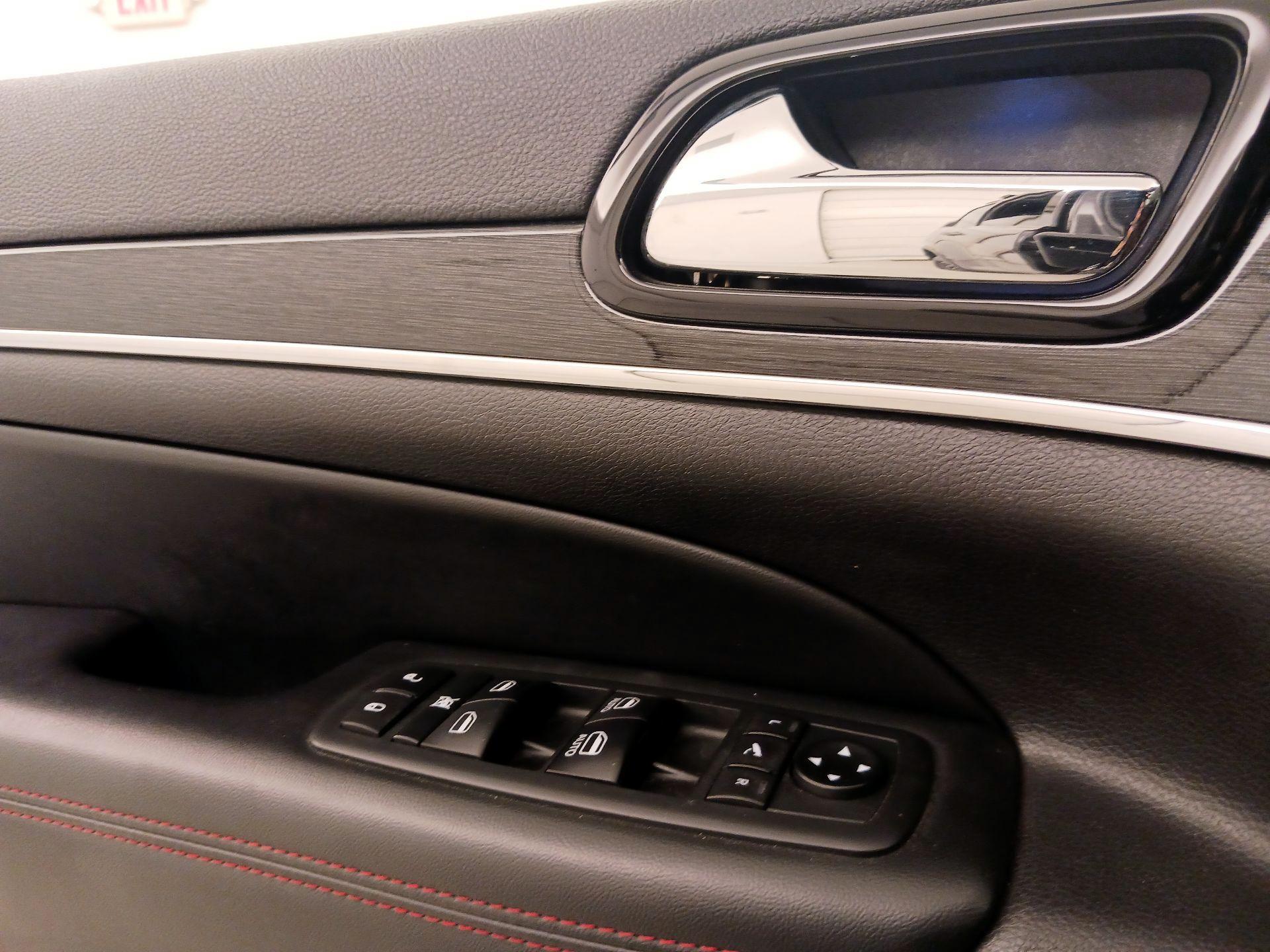 Thumbnail: 2020 Jeep Grand Cherokee - 12