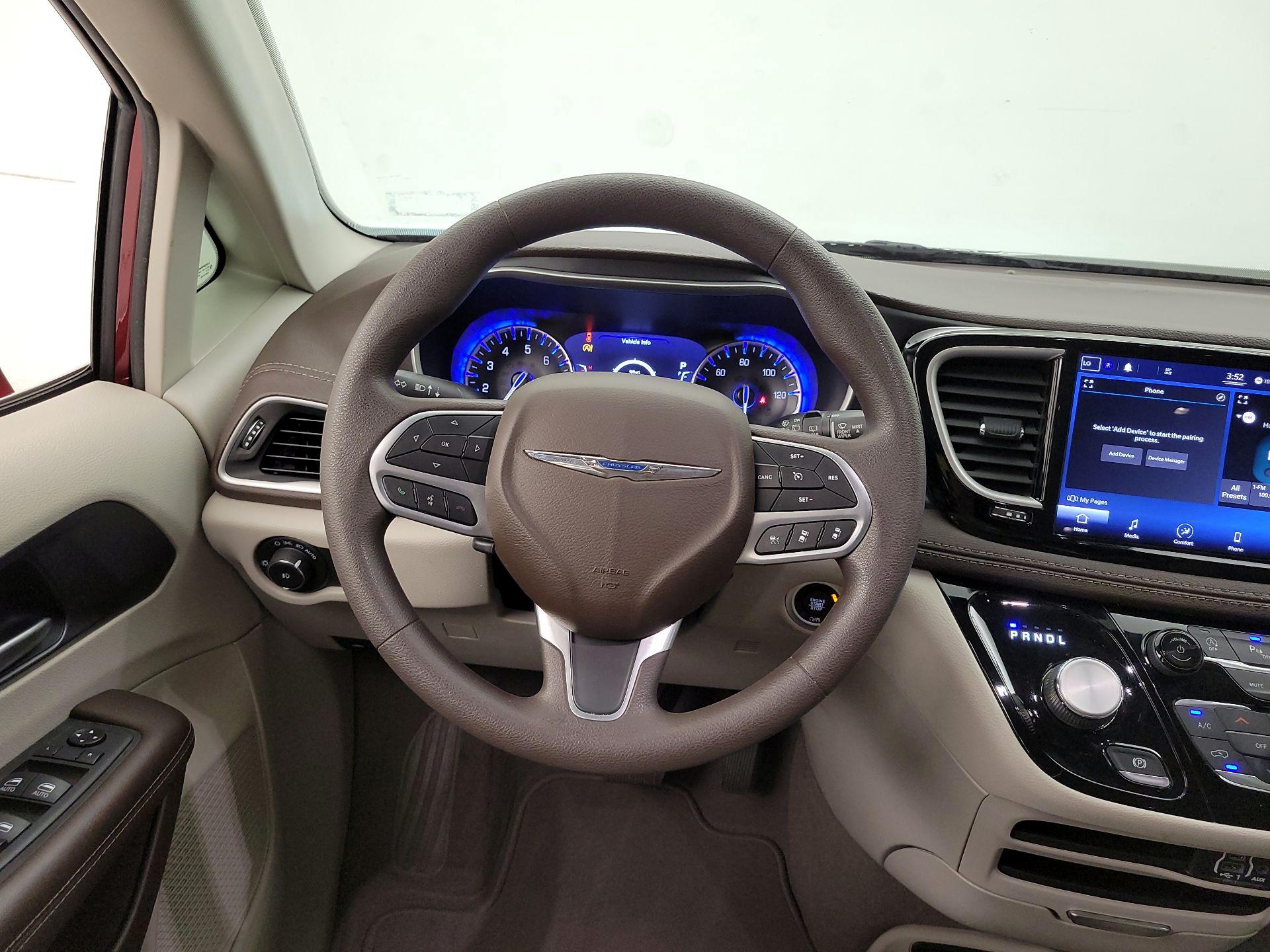 Thumbnail: 2021 Chrysler Pacifica - 10