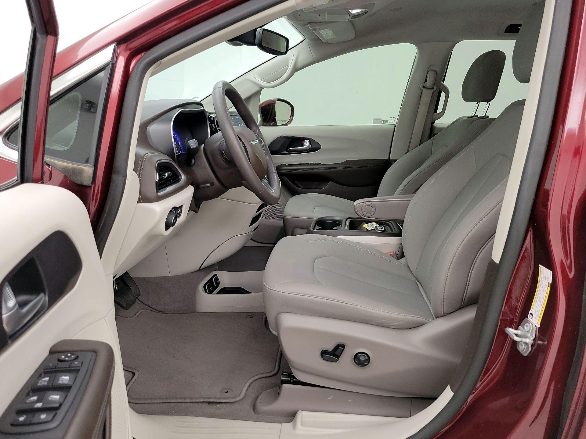 Thumbnail: 2021 Chrysler Pacifica - 11