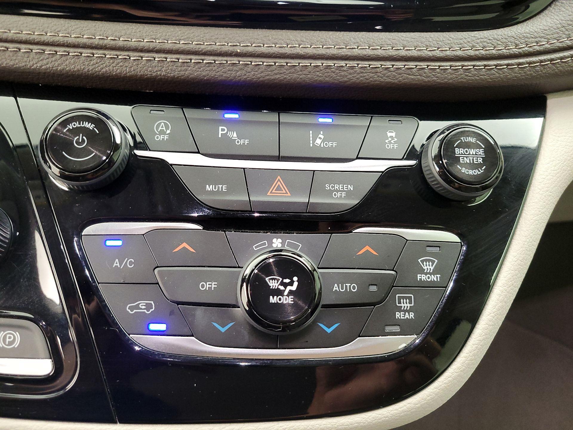 Thumbnail: 2021 Chrysler Pacifica - 16