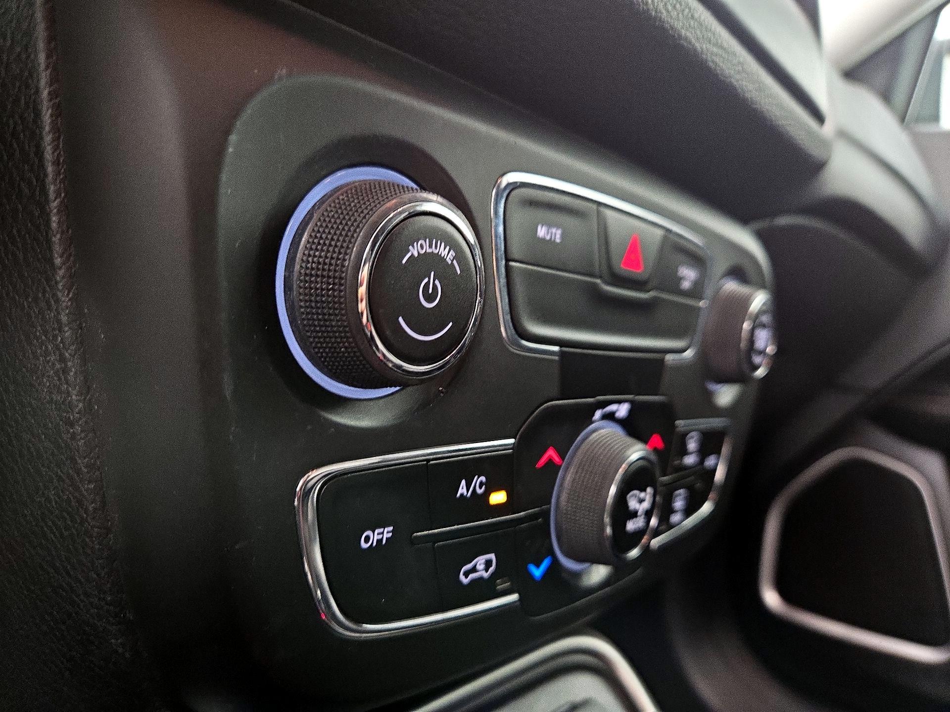 Thumbnail: 2020 Jeep Compass - 14