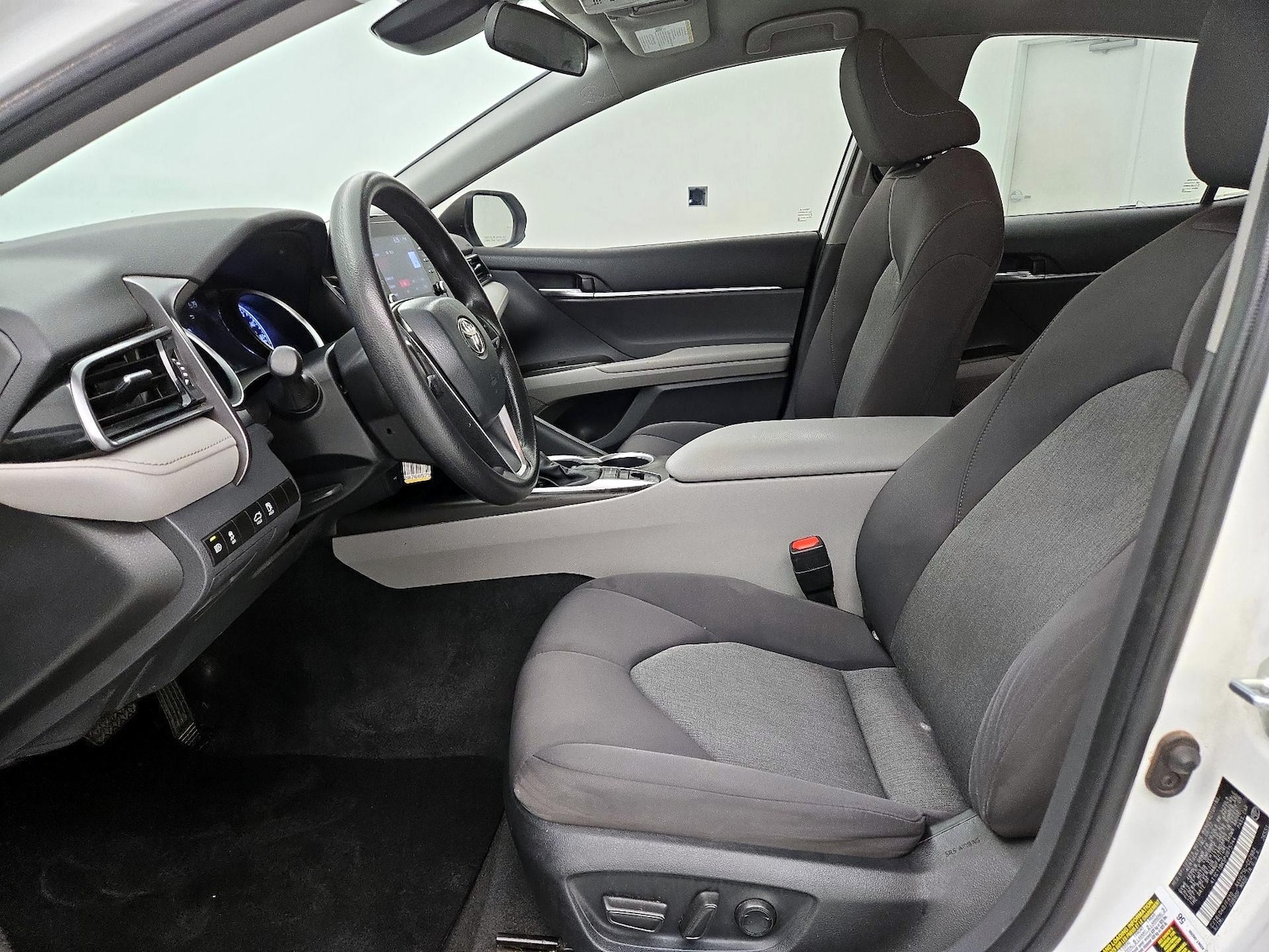 2023 Toyota Camry LE - Photo 10