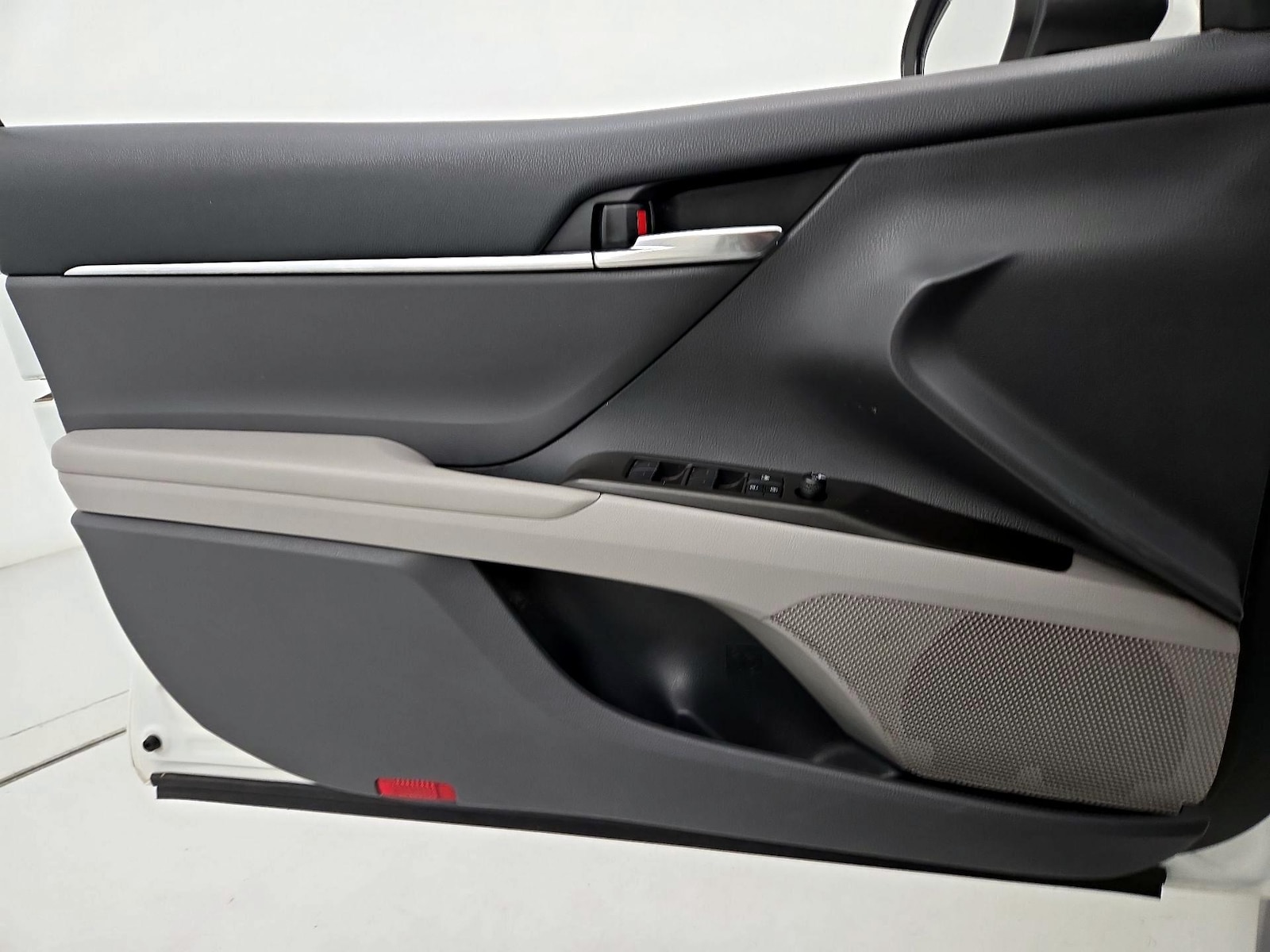 2023 Toyota Camry LE - Photo 11