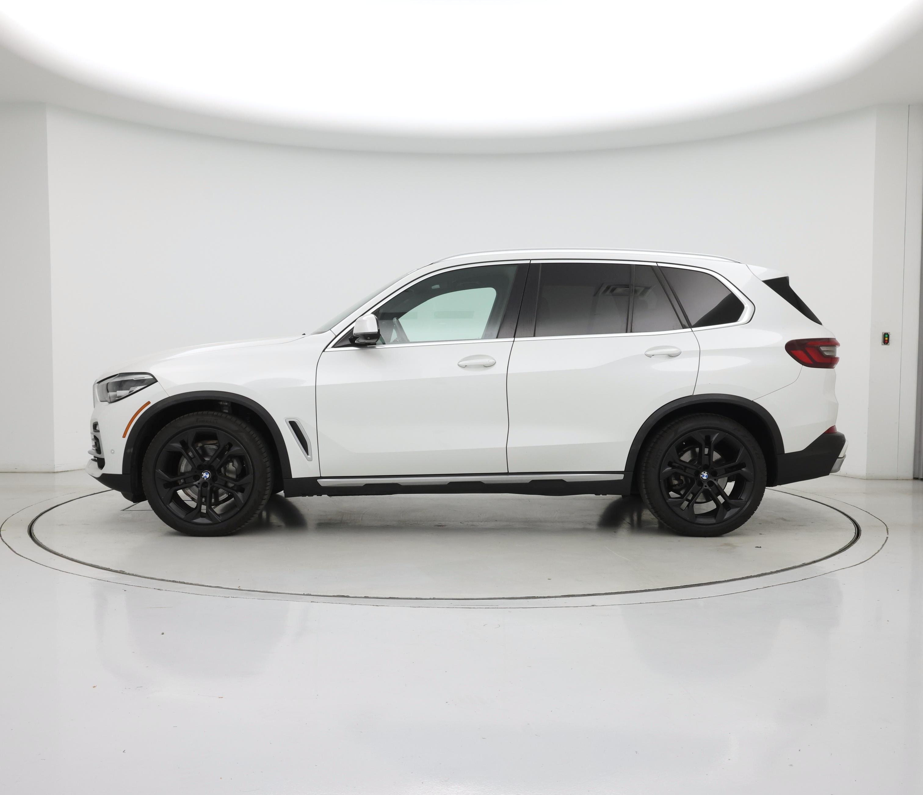 Thumbnail: 2021 BMW X5 - 3