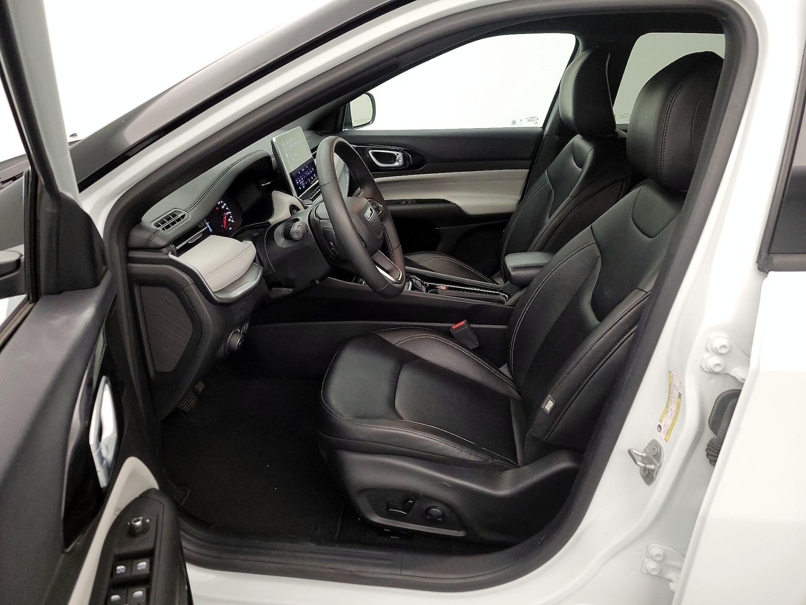 2025 Jeep Compass Limited - Photo 12