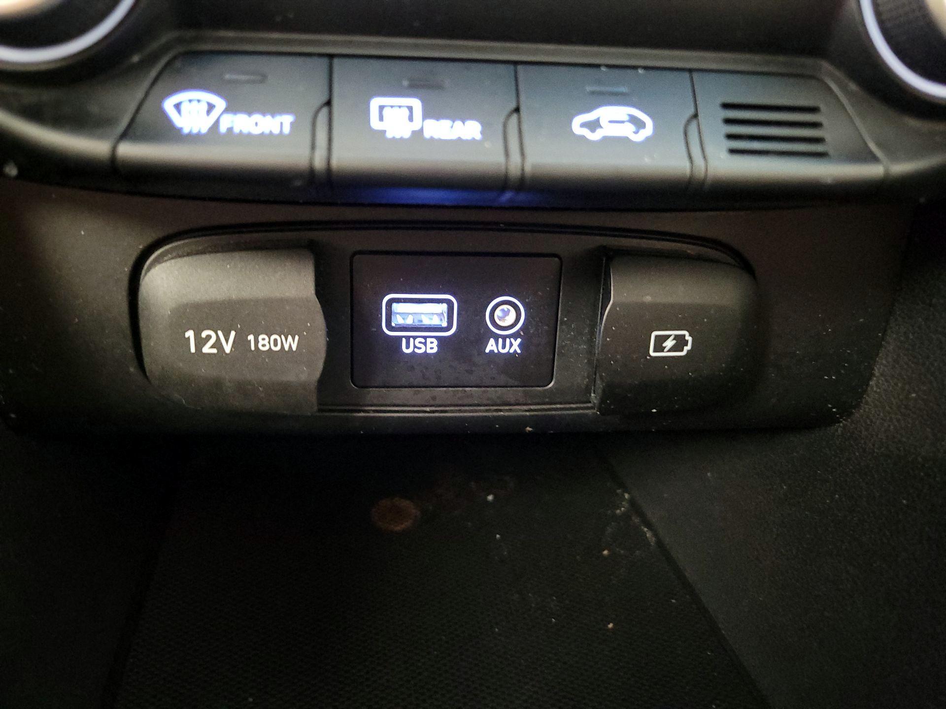 Thumbnail: 2020 Hyundai Veloster - 18