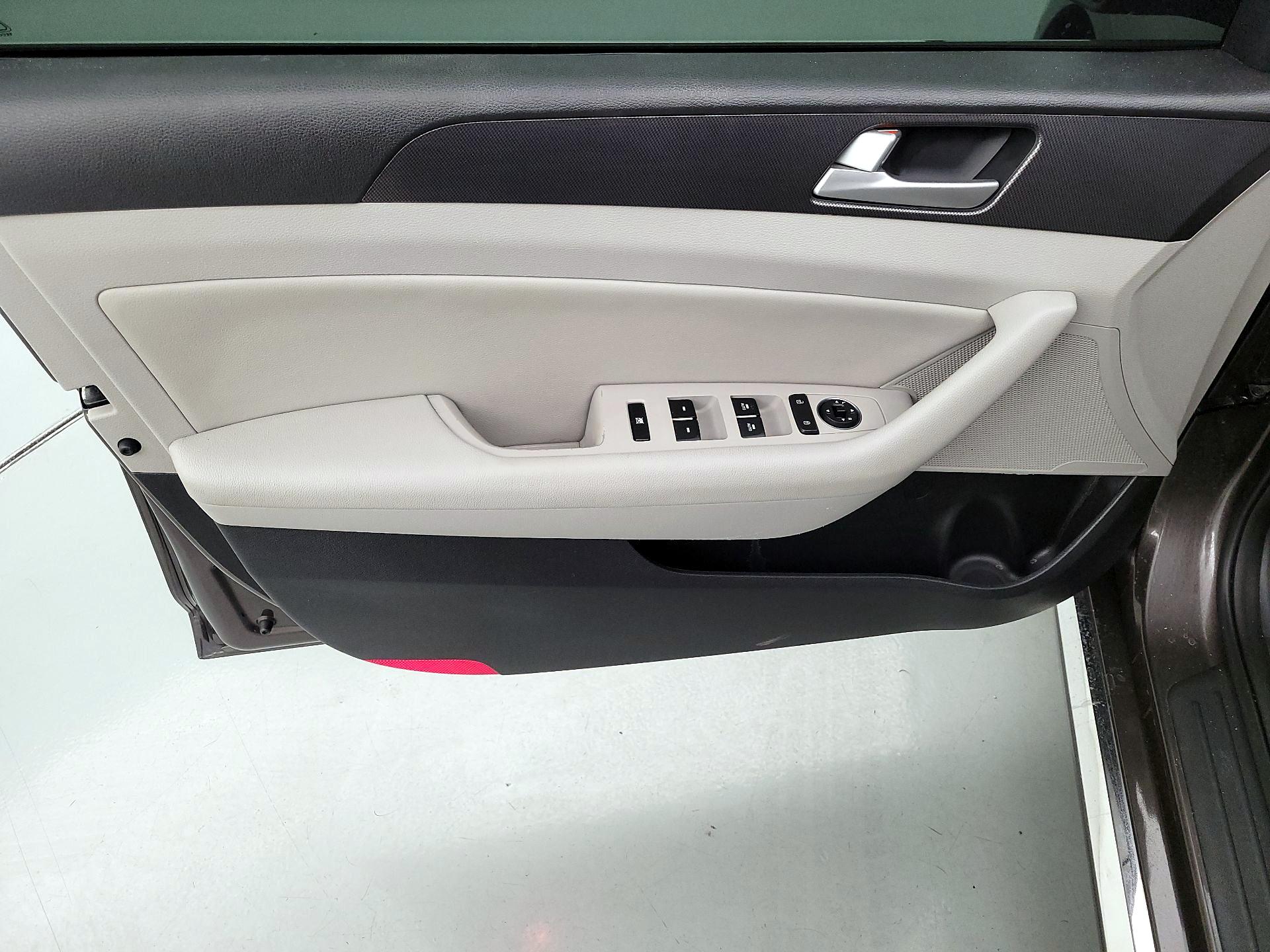 Thumbnail: 2016 Hyundai Sonata - 12