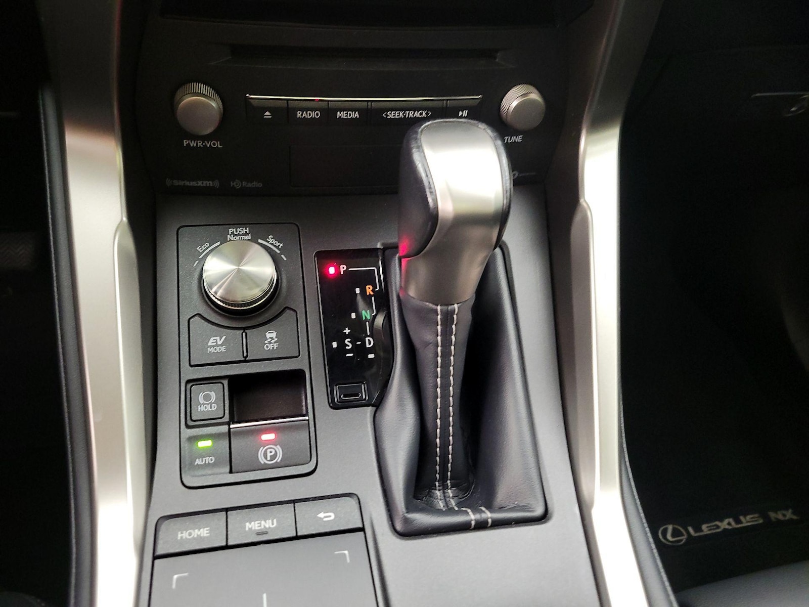 2021 Lexus NX Hybrid 300h - Photo 18