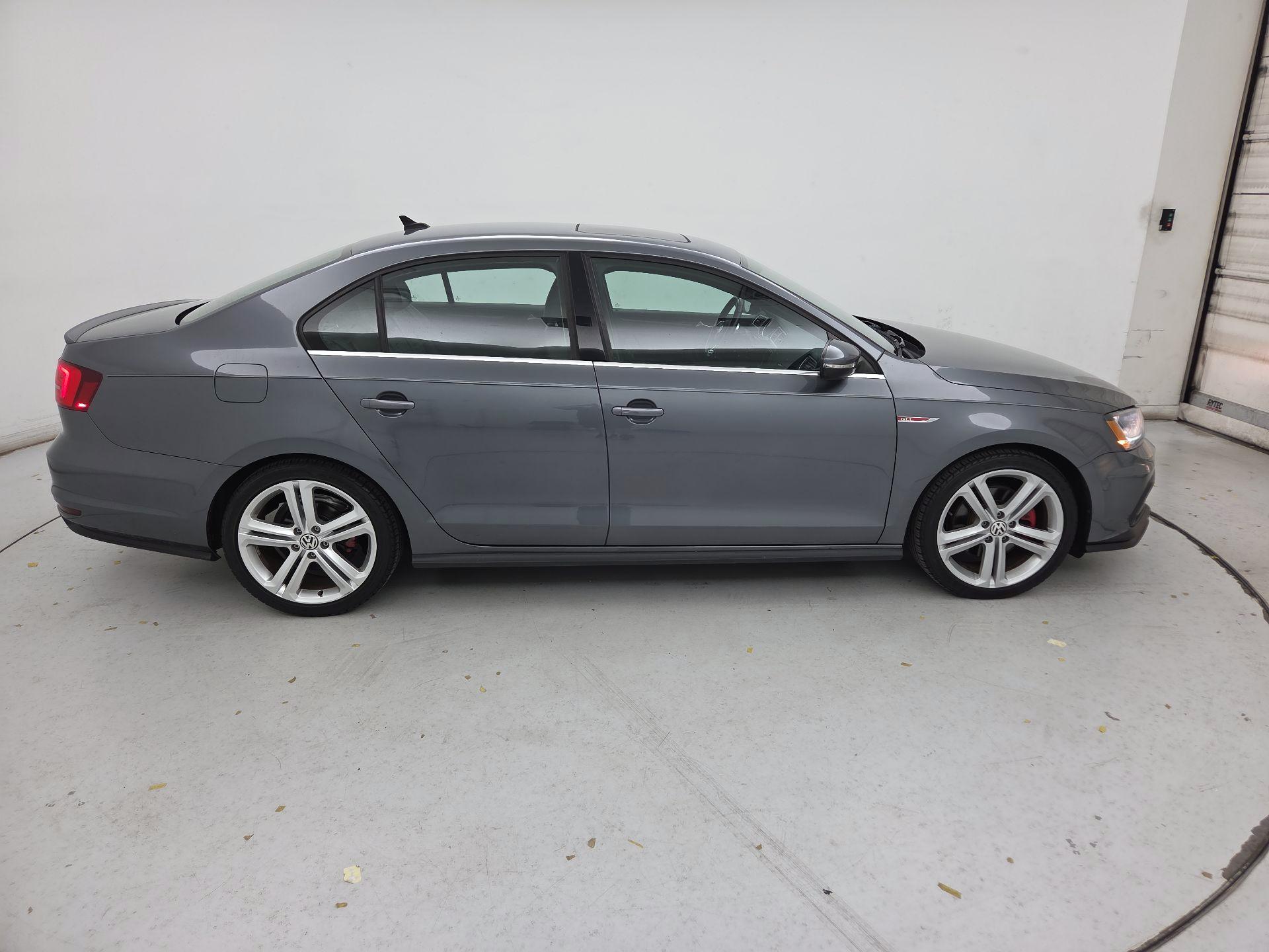 Thumbnail: 2017 Volkswagen Jetta - 4