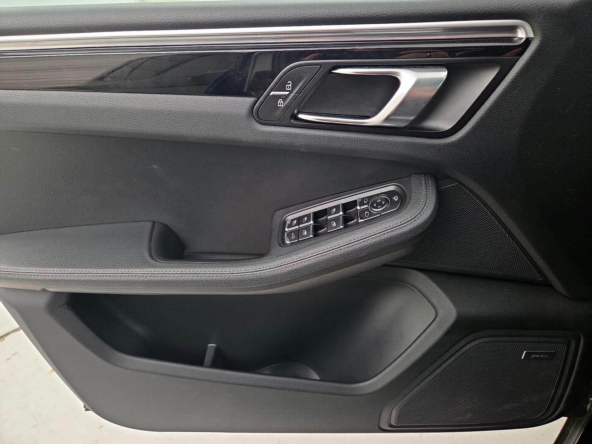 Thumbnail: 2022 Porsche Macan - 10