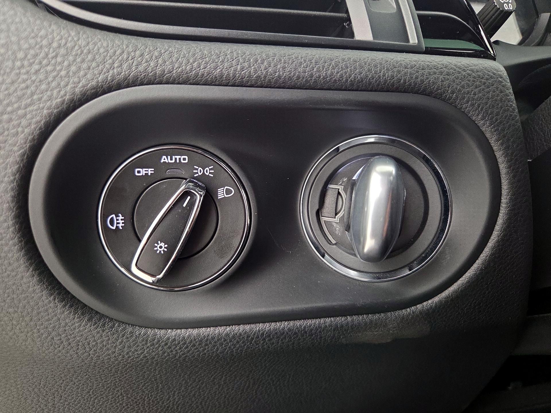 Thumbnail: 2022 Porsche Macan - 11