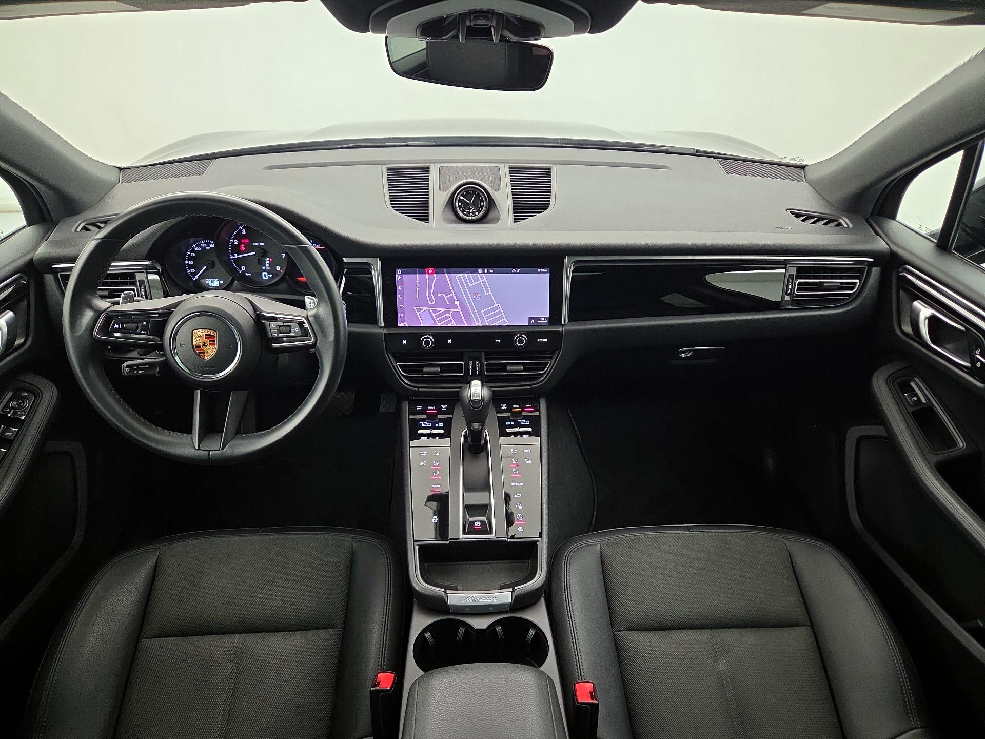 Thumbnail: 2022 Porsche Macan - 8