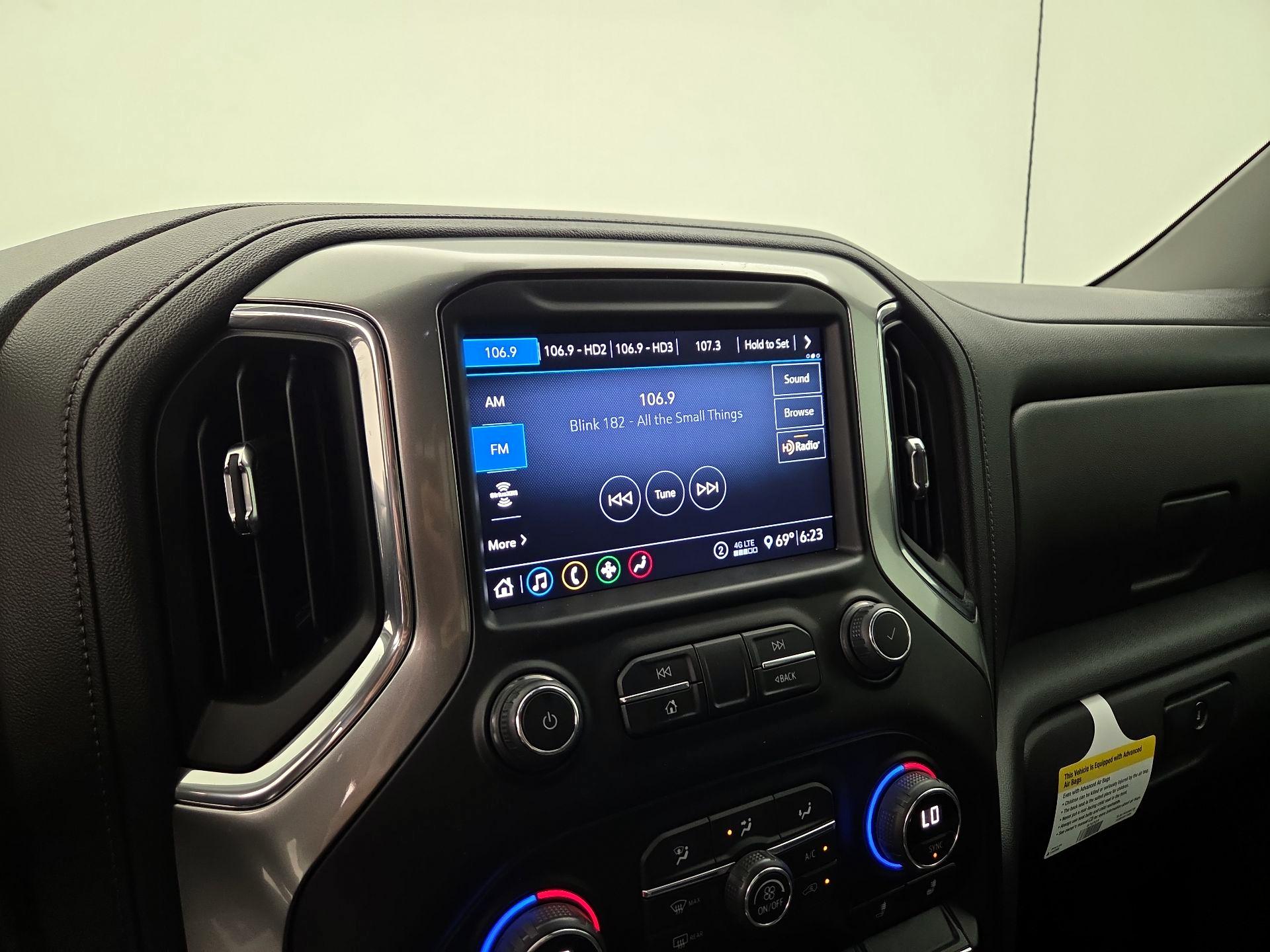 Thumbnail: 2020 Chevrolet Silverado 1500 - 15
