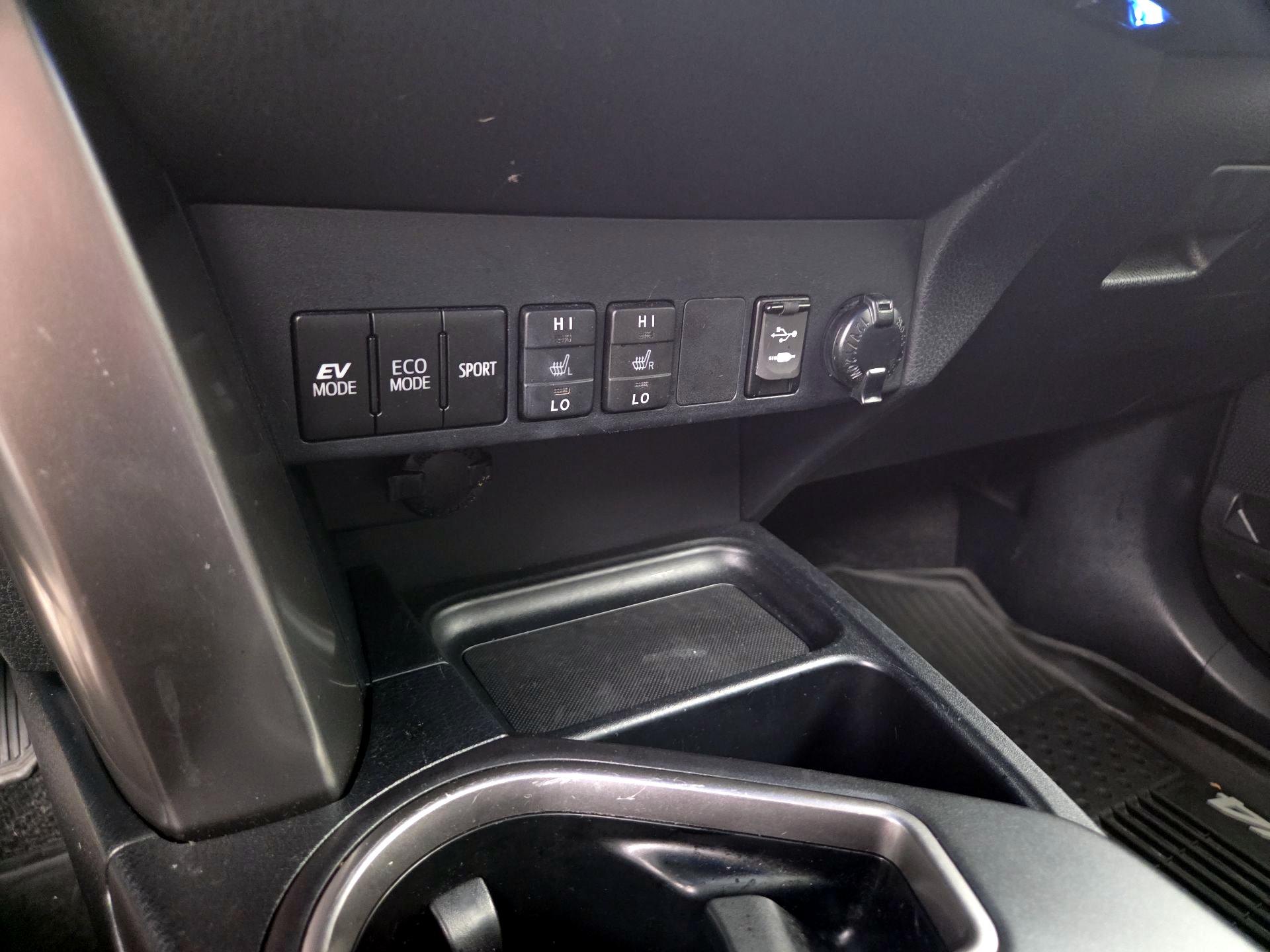 Thumbnail: 2018 Toyota RAV4 - 19