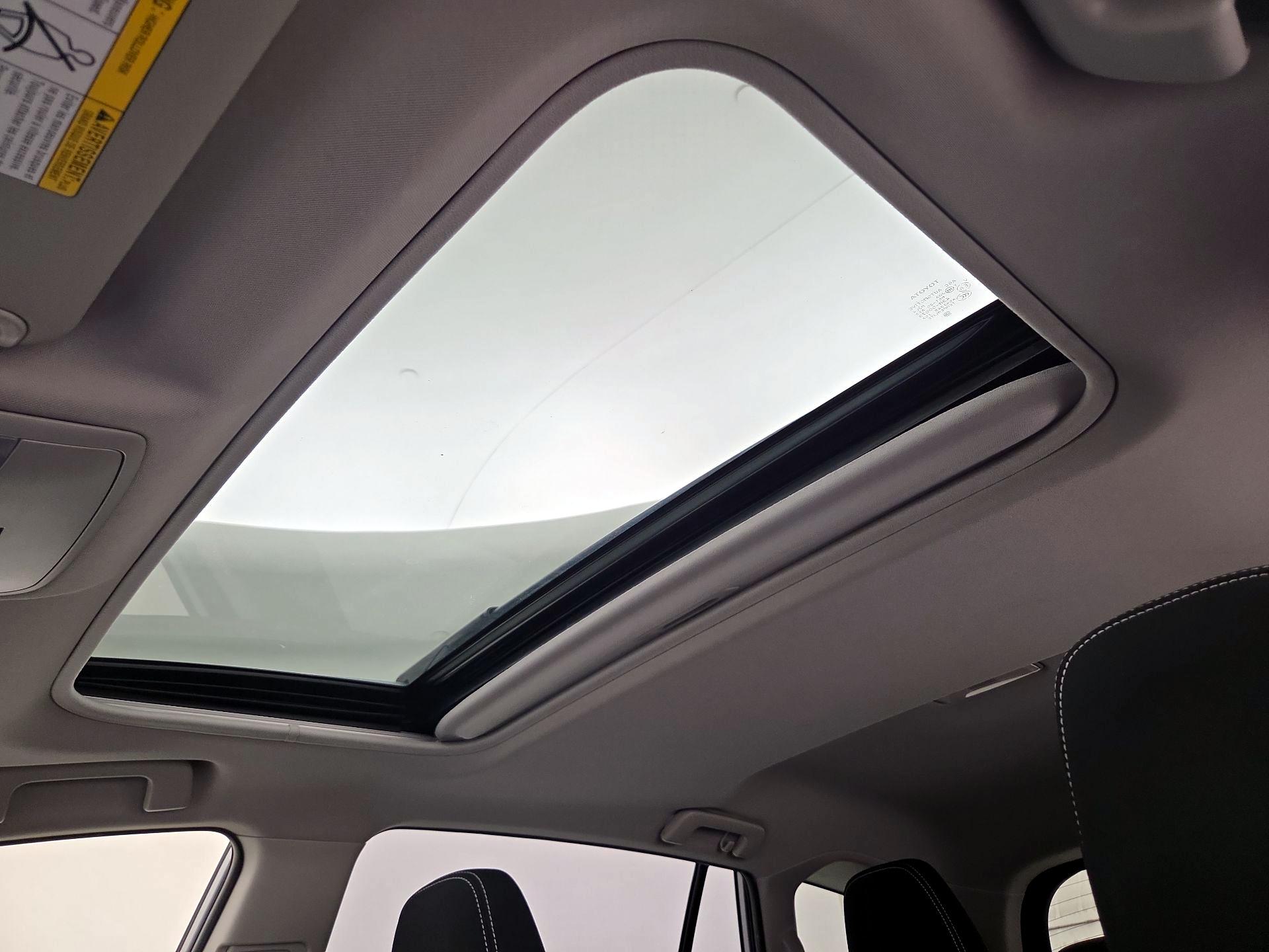 Thumbnail: 2018 Toyota RAV4 - 20