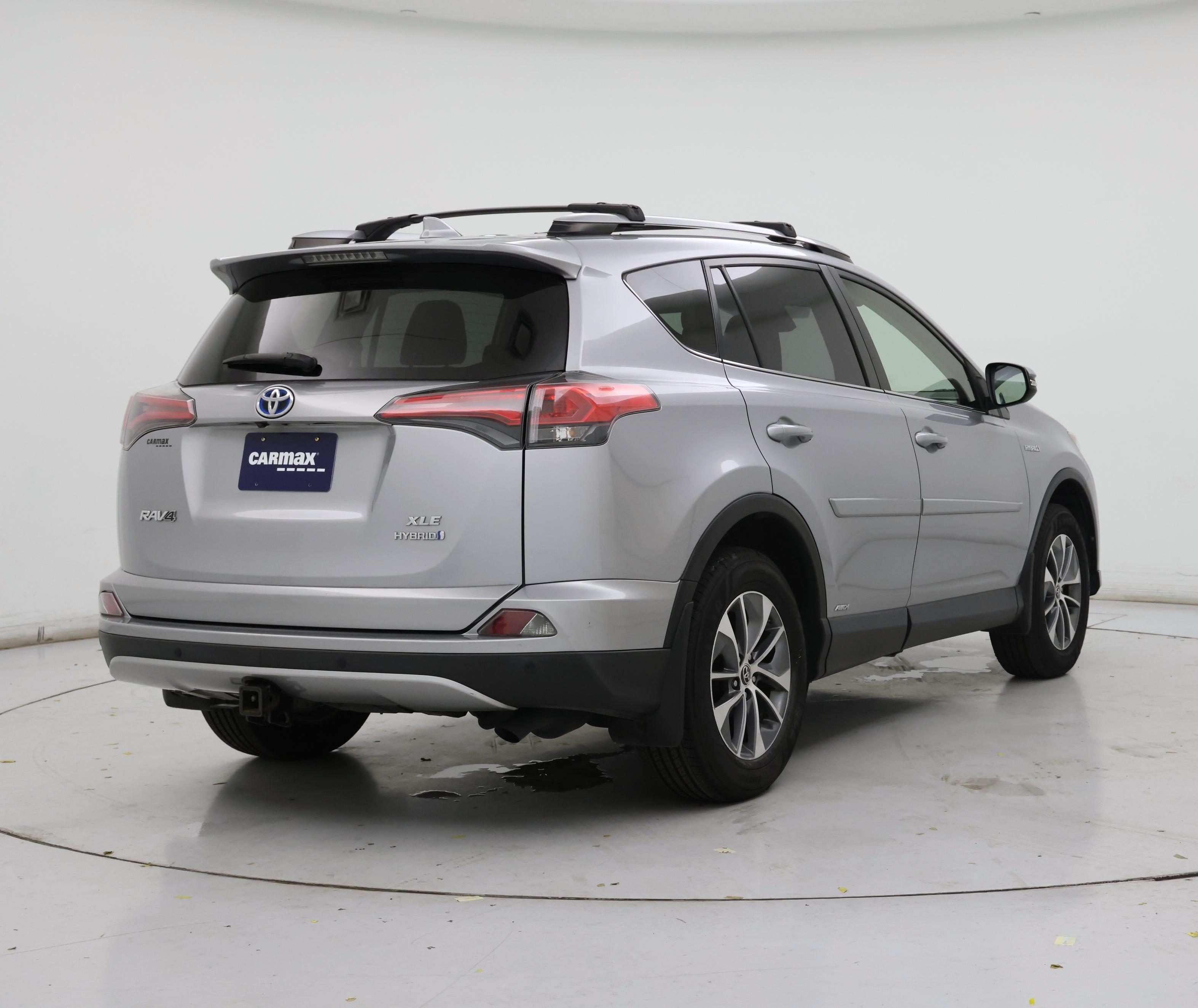 Thumbnail: 2018 Toyota RAV4 - 8