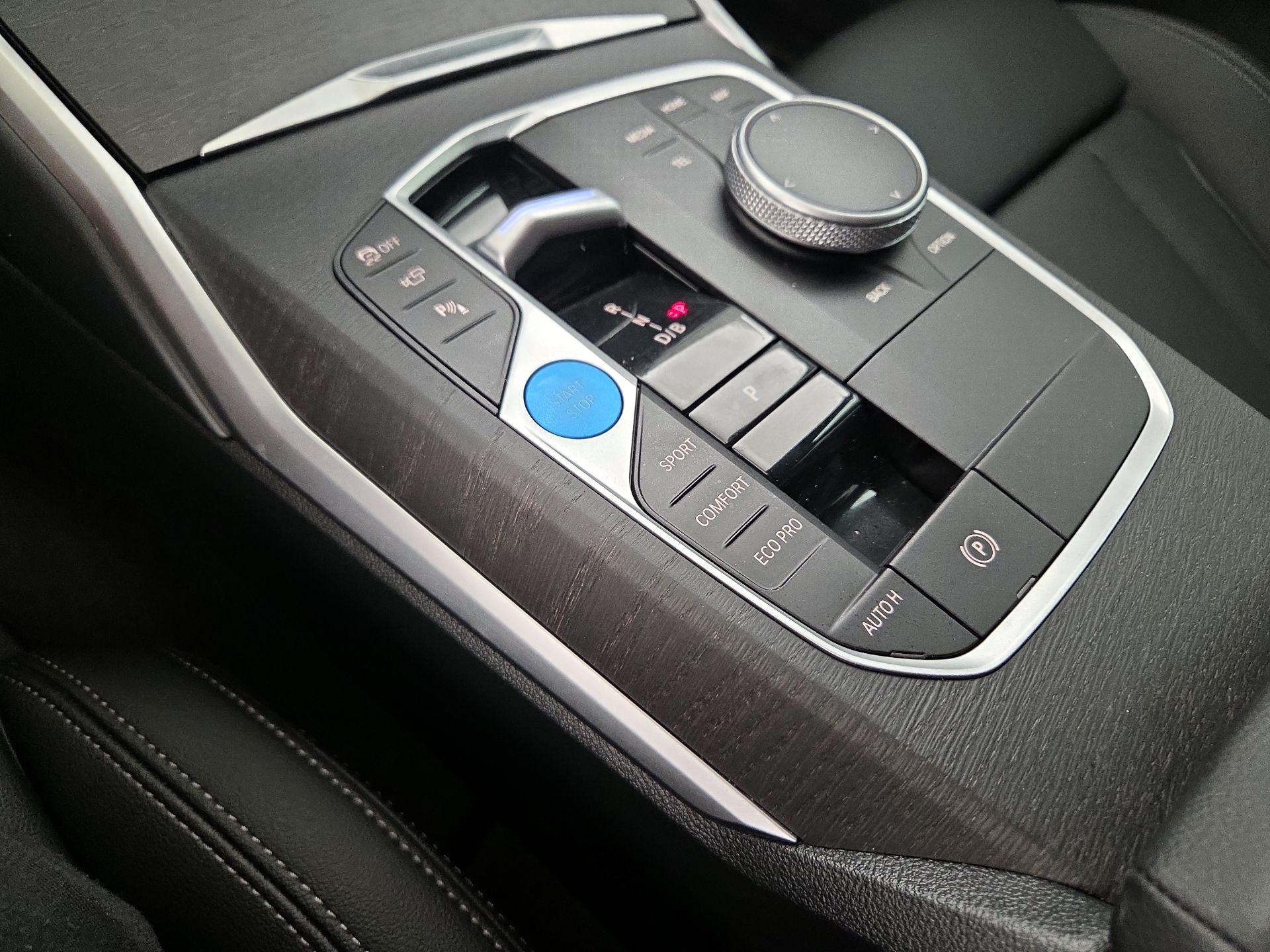 Thumbnail: 2024 BMW i4 - 18