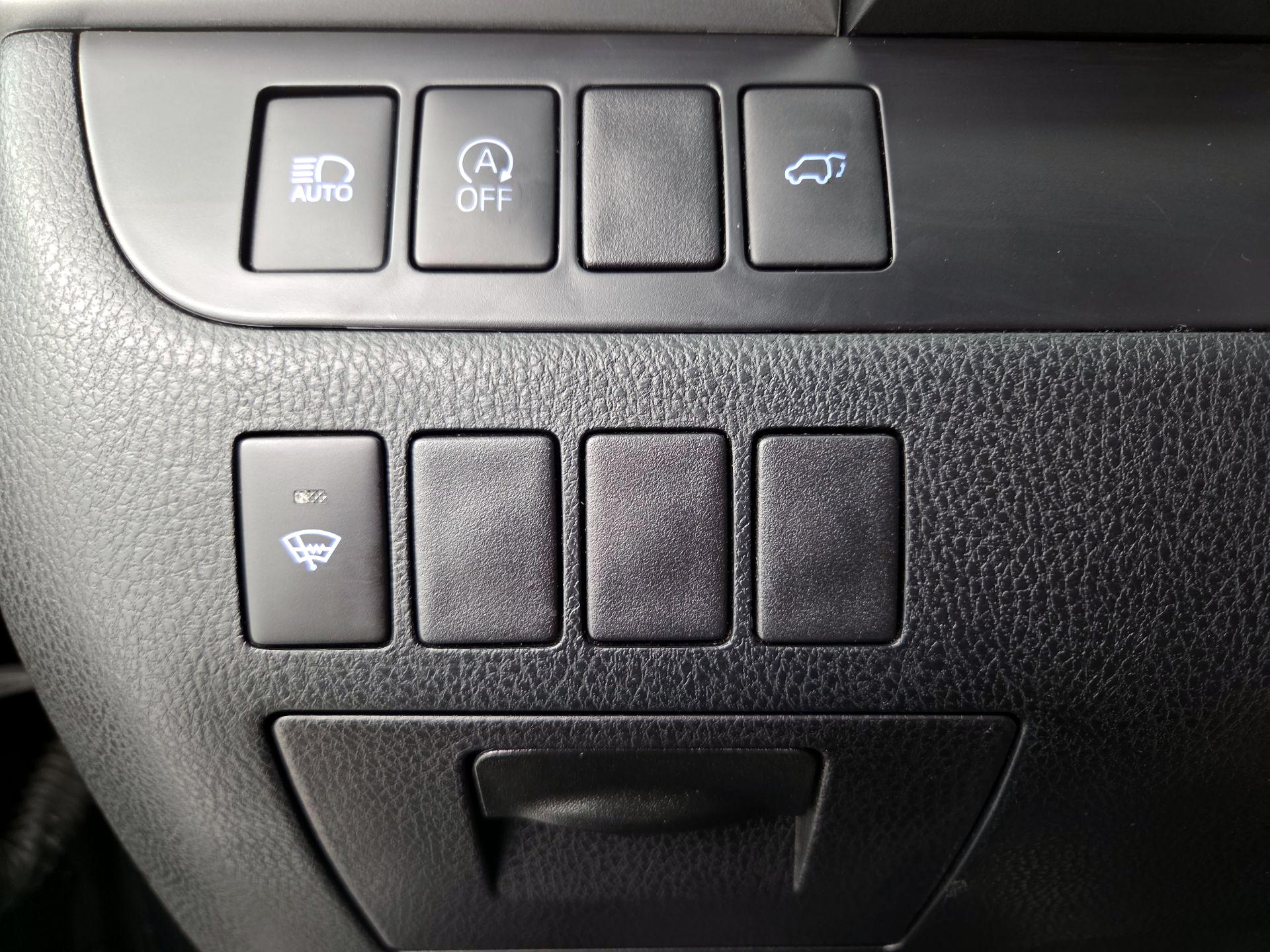 Thumbnail: 2018 Toyota Highlander - 11