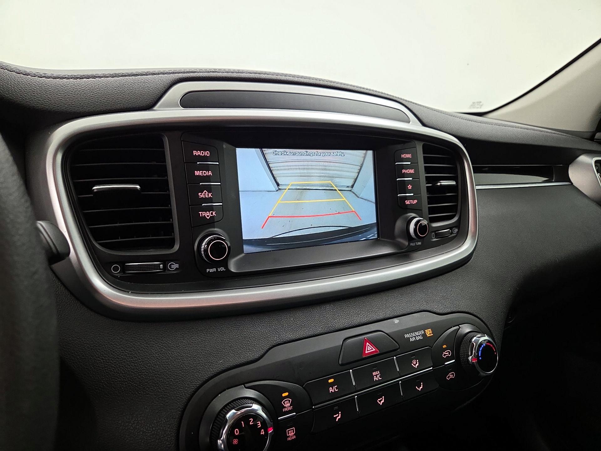 Thumbnail: 2019 Kia Sorento - 14