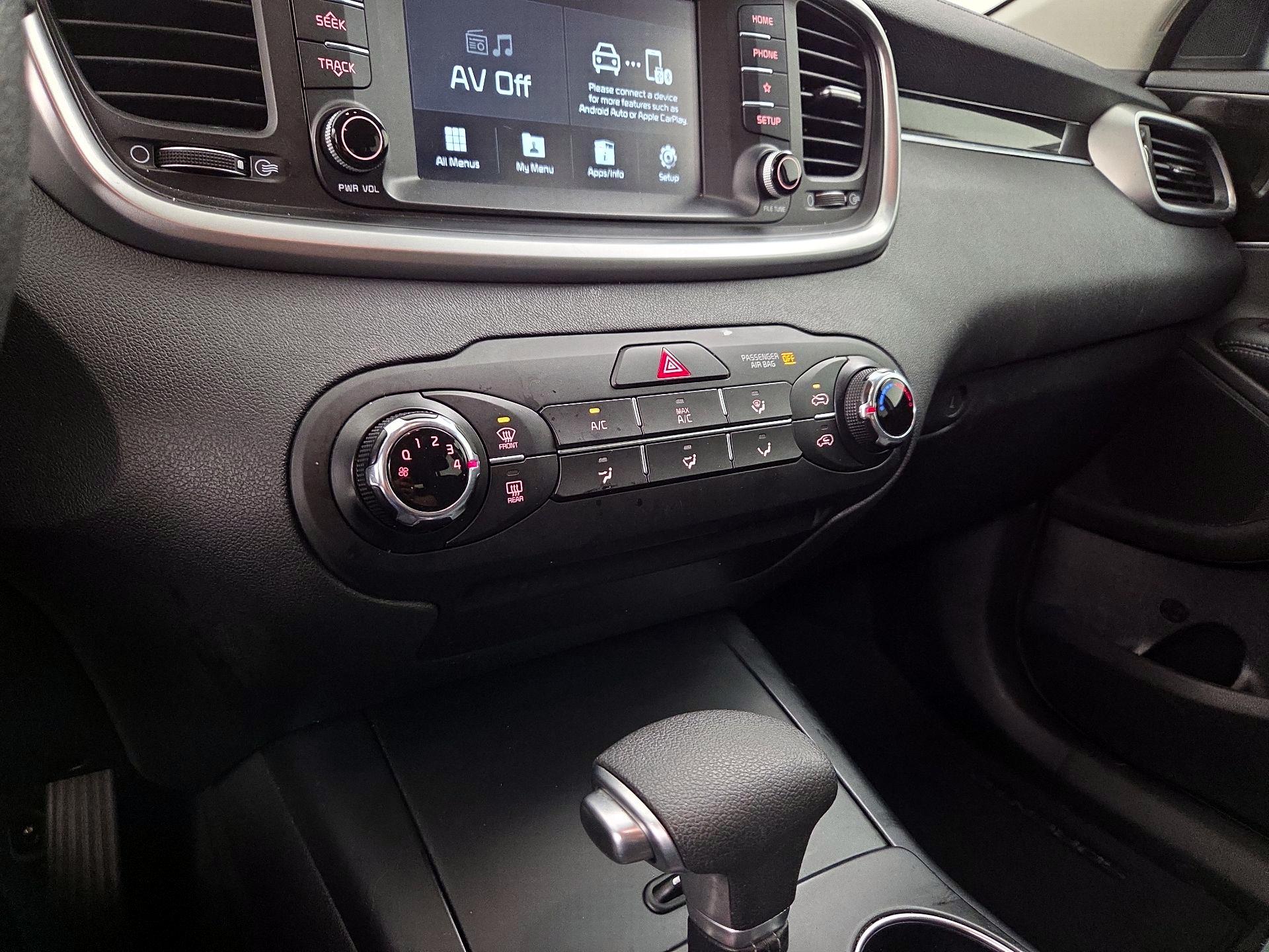 Thumbnail: 2019 Kia Sorento - 16