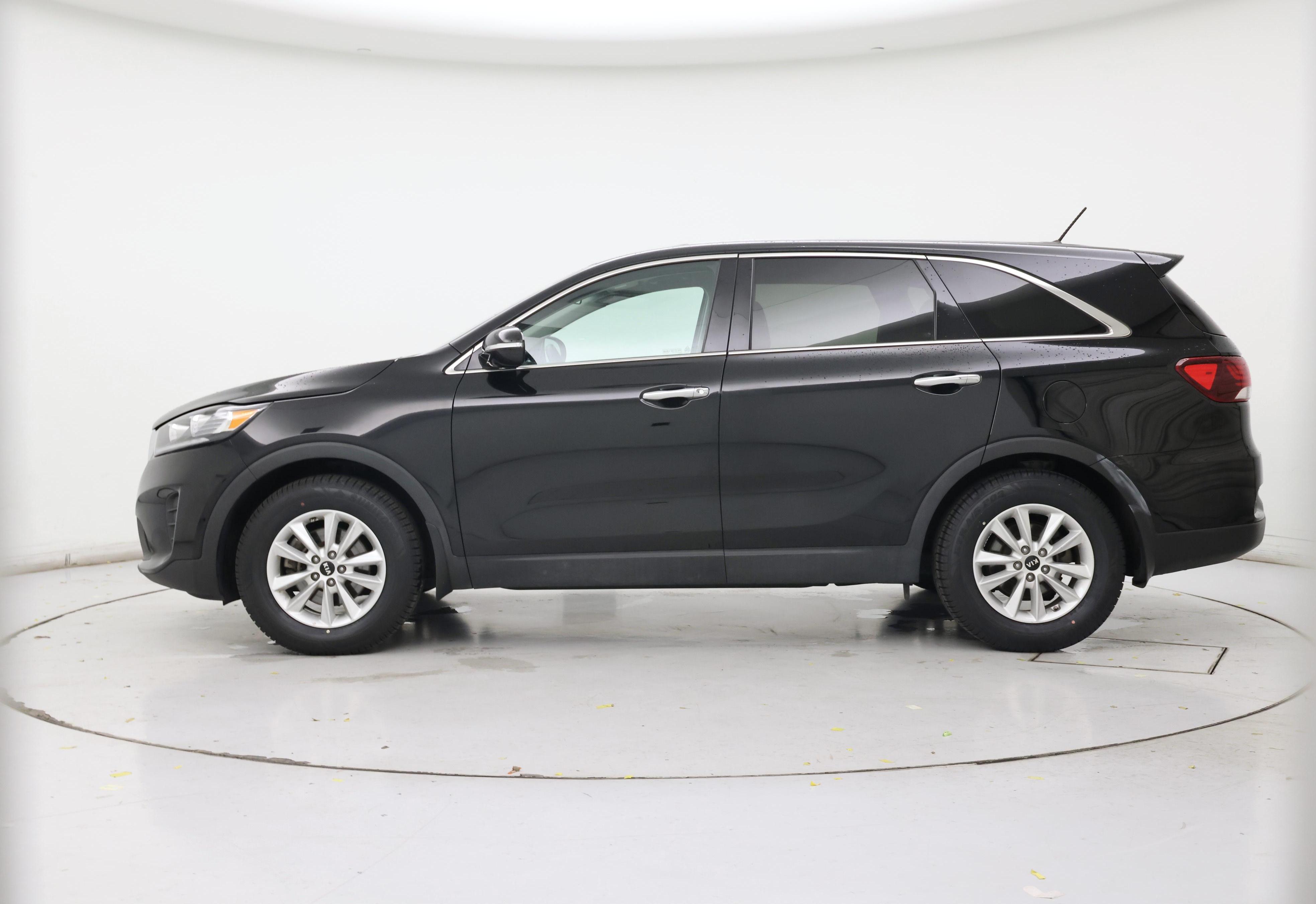 Thumbnail: 2019 Kia Sorento - 3