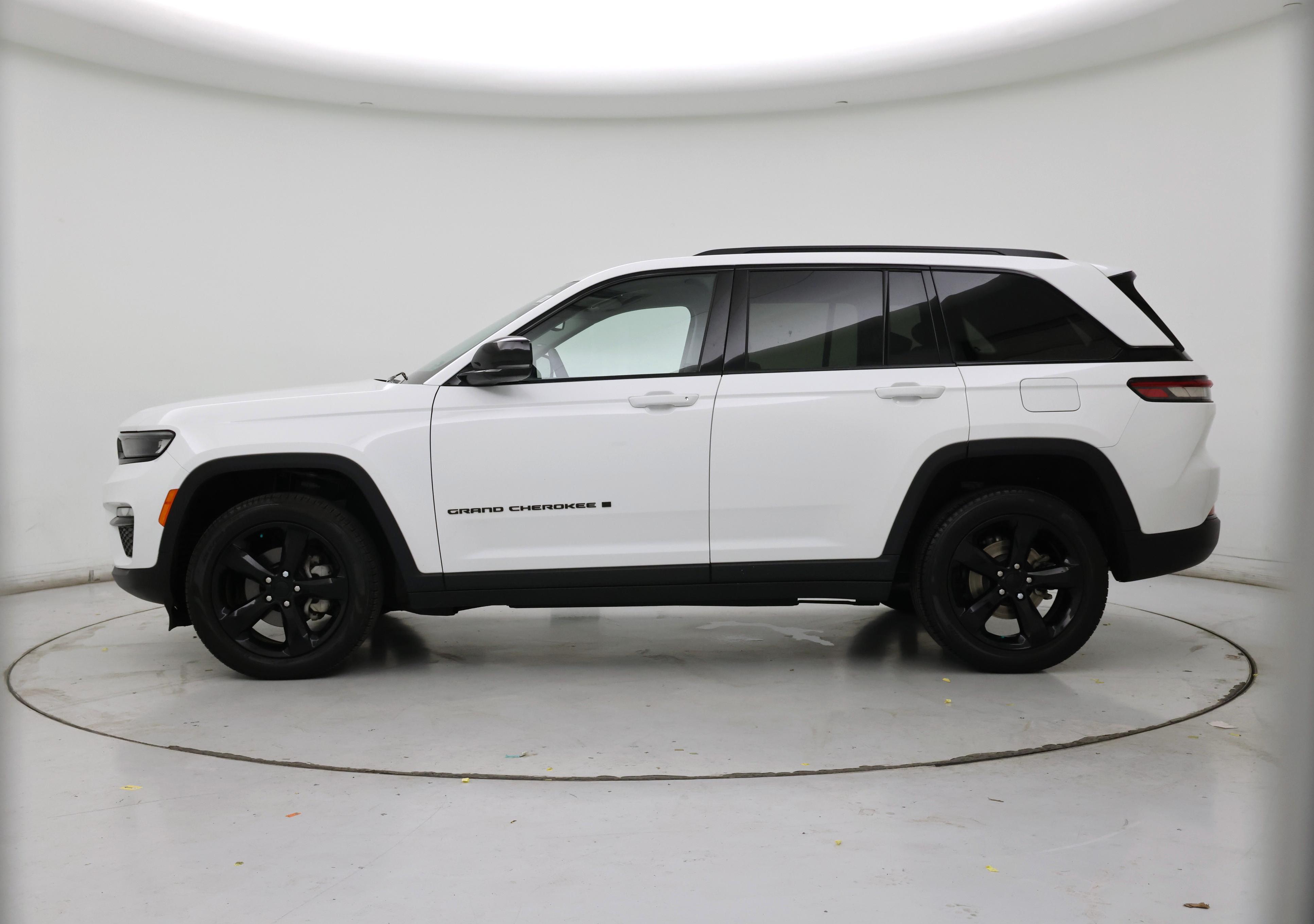 Thumbnail: 2023 Jeep Grand Cherokee - 3