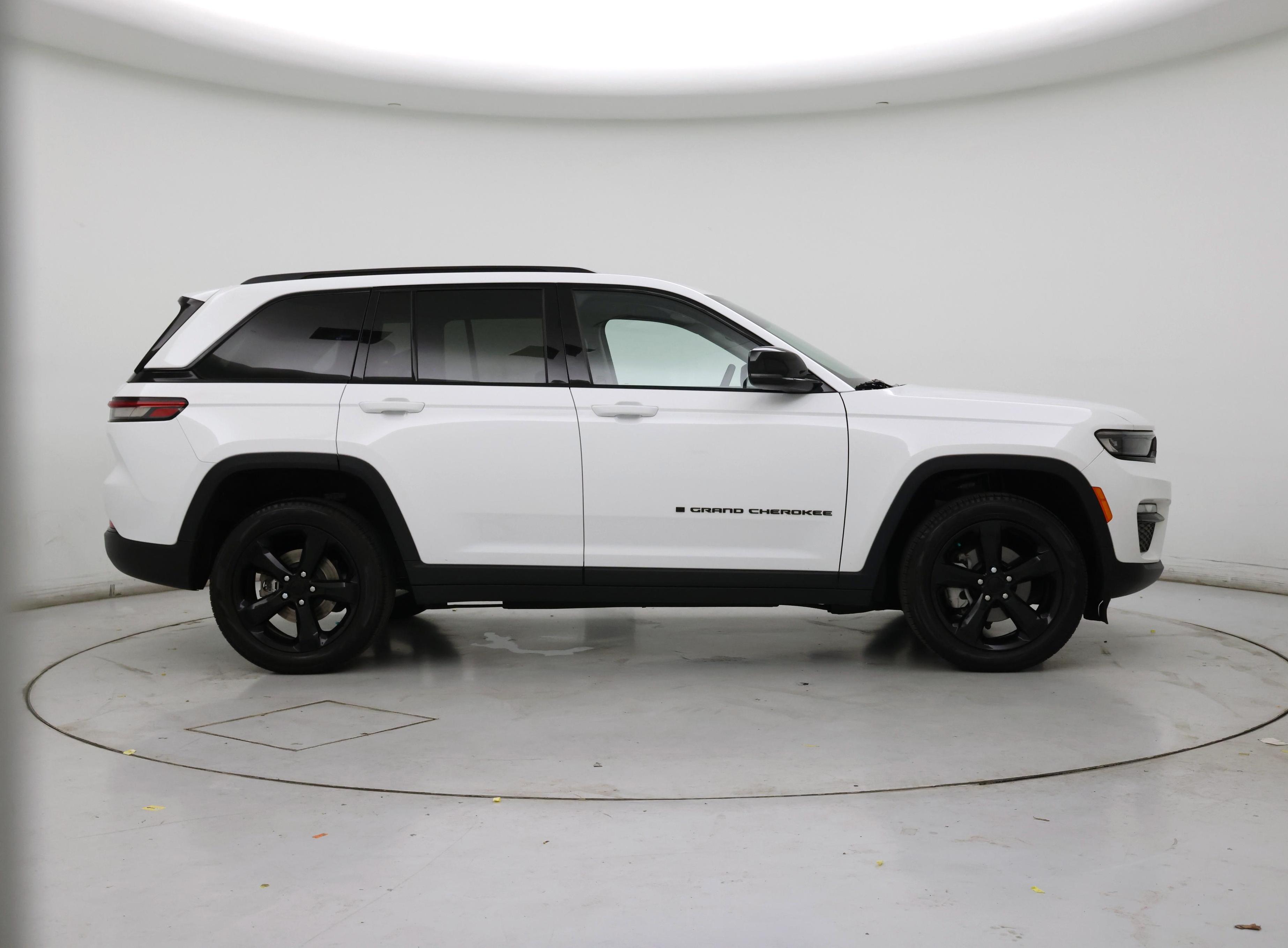 Thumbnail: 2023 Jeep Grand Cherokee - 7