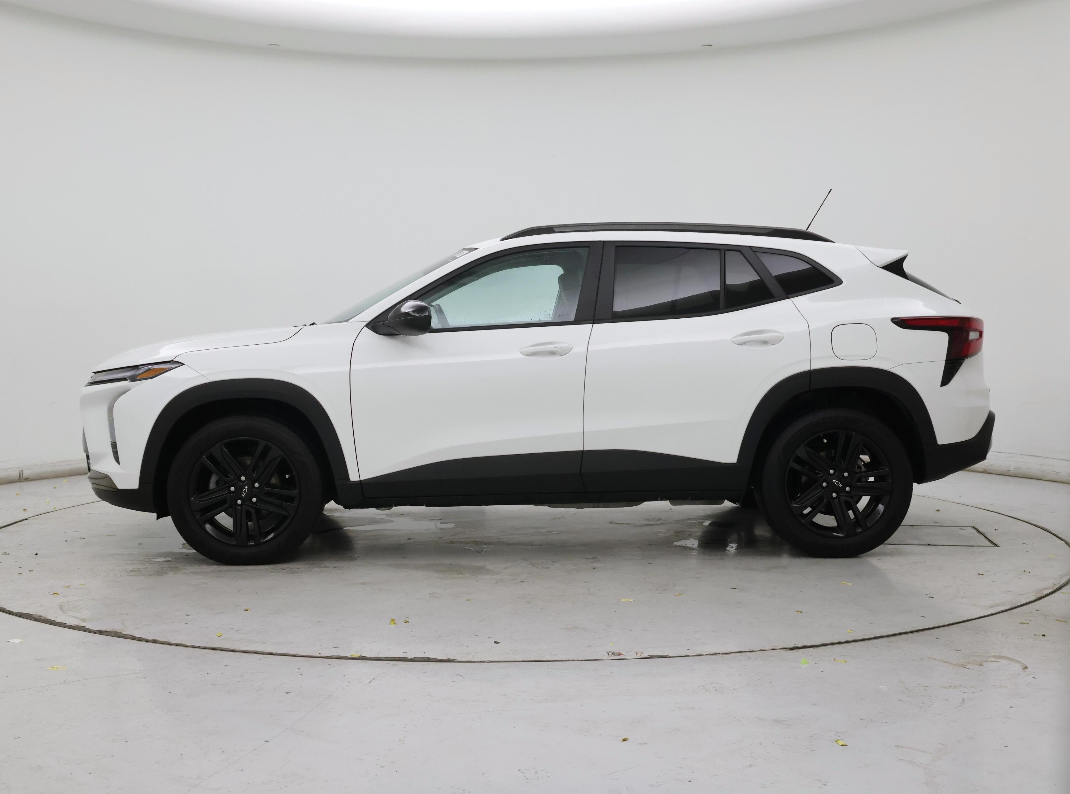 Thumbnail: 2025 Chevrolet Trax - 3