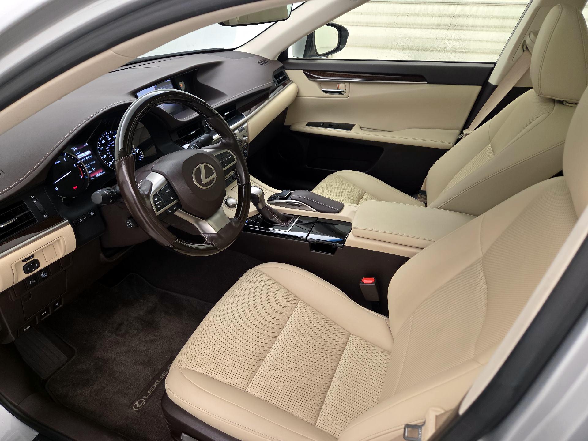 Thumbnail: 2016 Lexus ES - 9