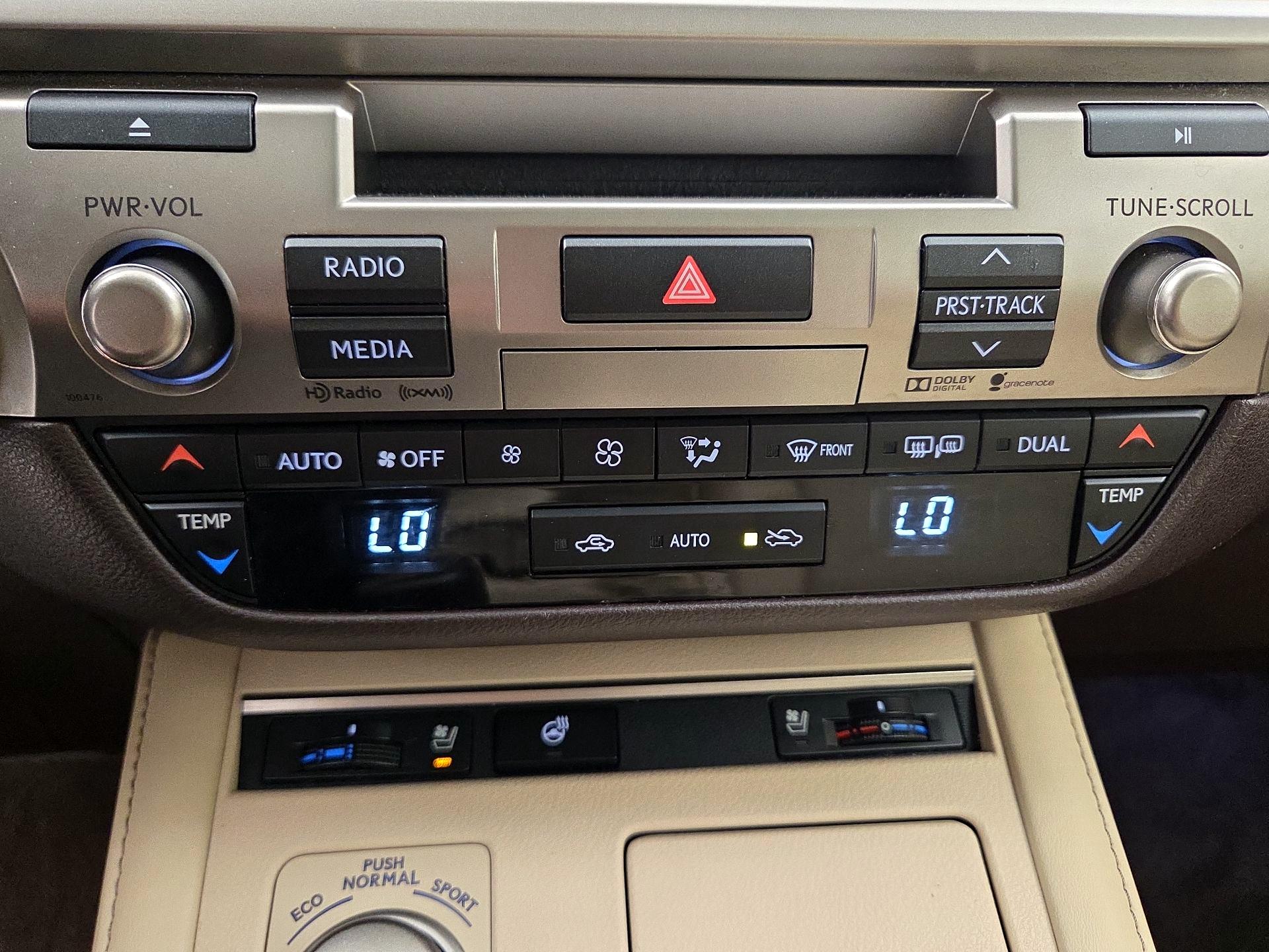 Thumbnail: 2016 Lexus ES - 15