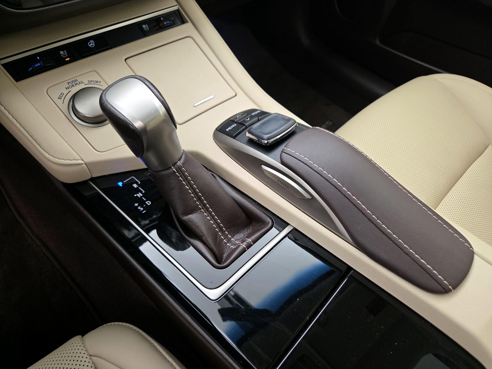 Thumbnail: 2016 Lexus ES - 16