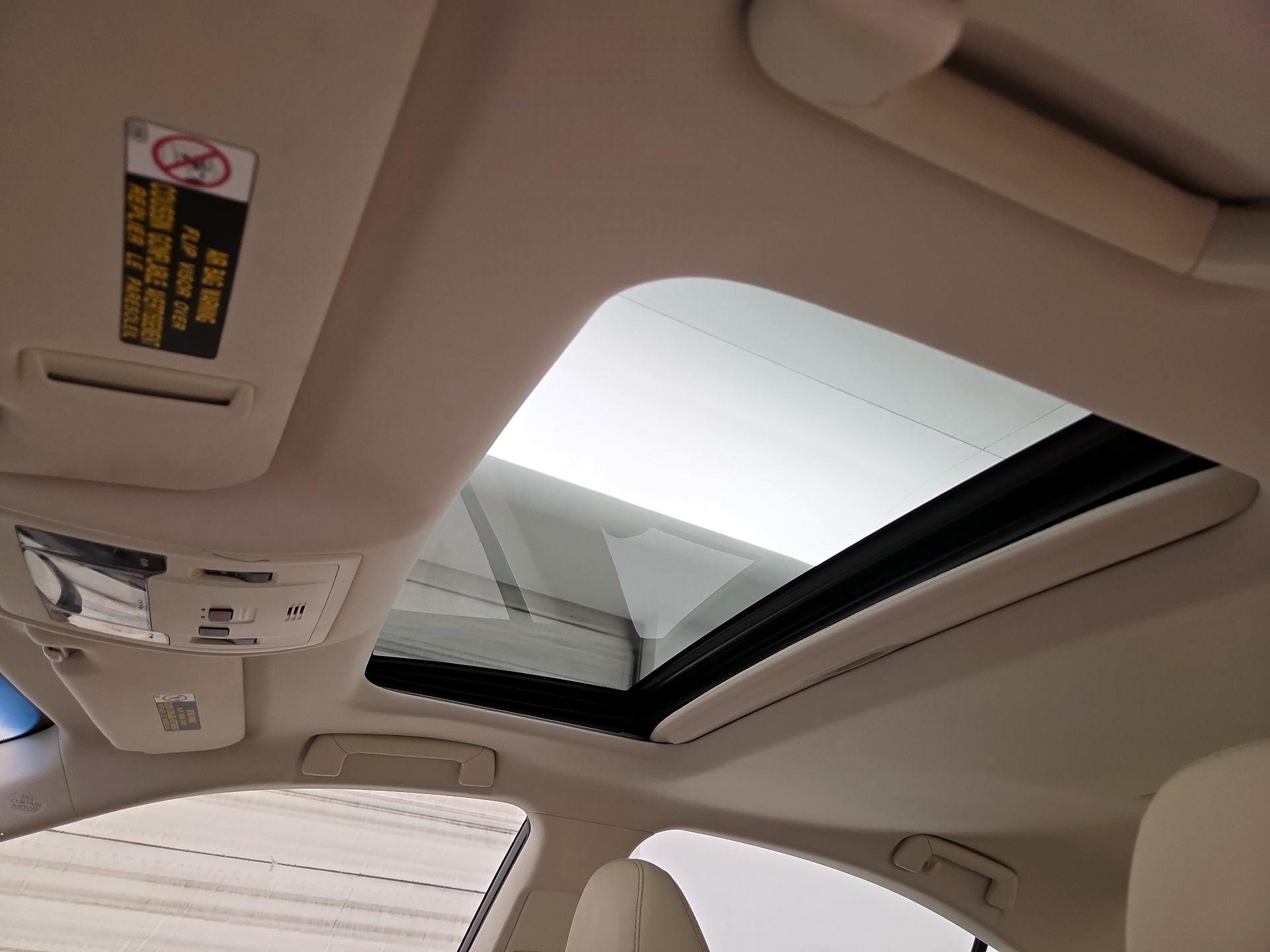 Thumbnail: 2016 Lexus ES - 18