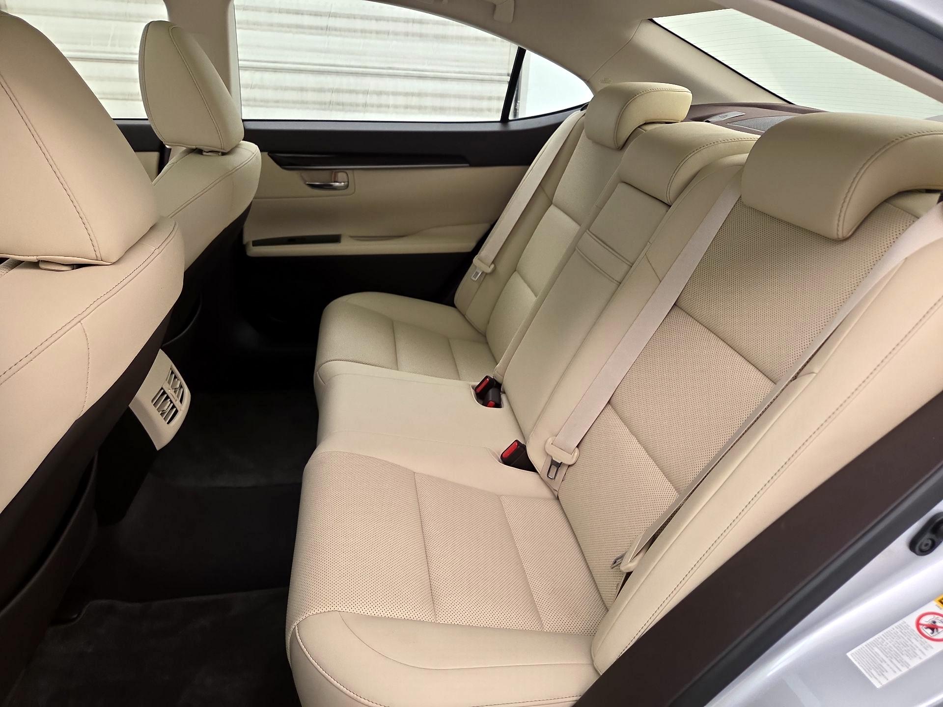 Thumbnail: 2016 Lexus ES - 19