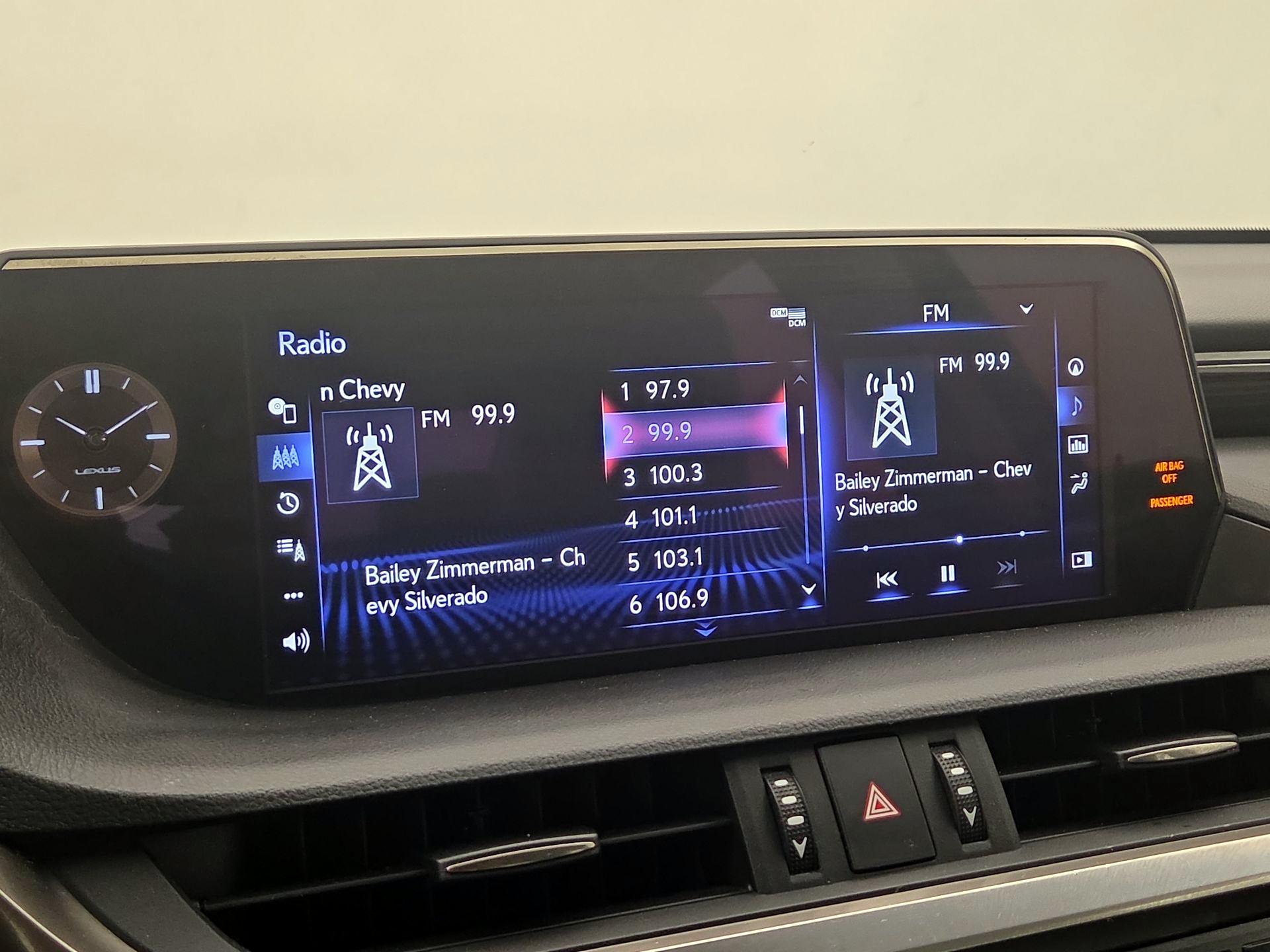 Thumbnail: 2021 Lexus ES - 14