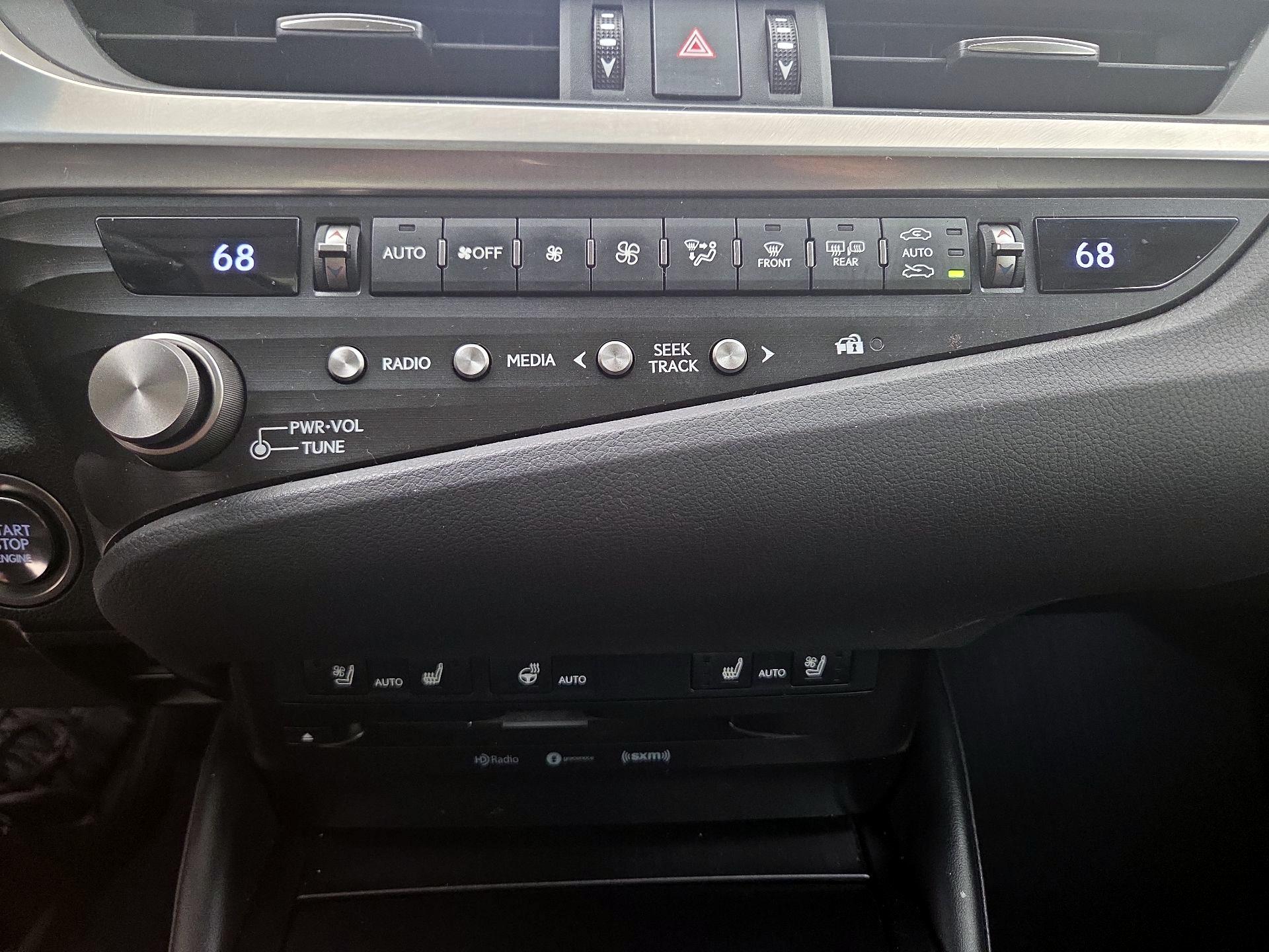 Thumbnail: 2021 Lexus ES - 15