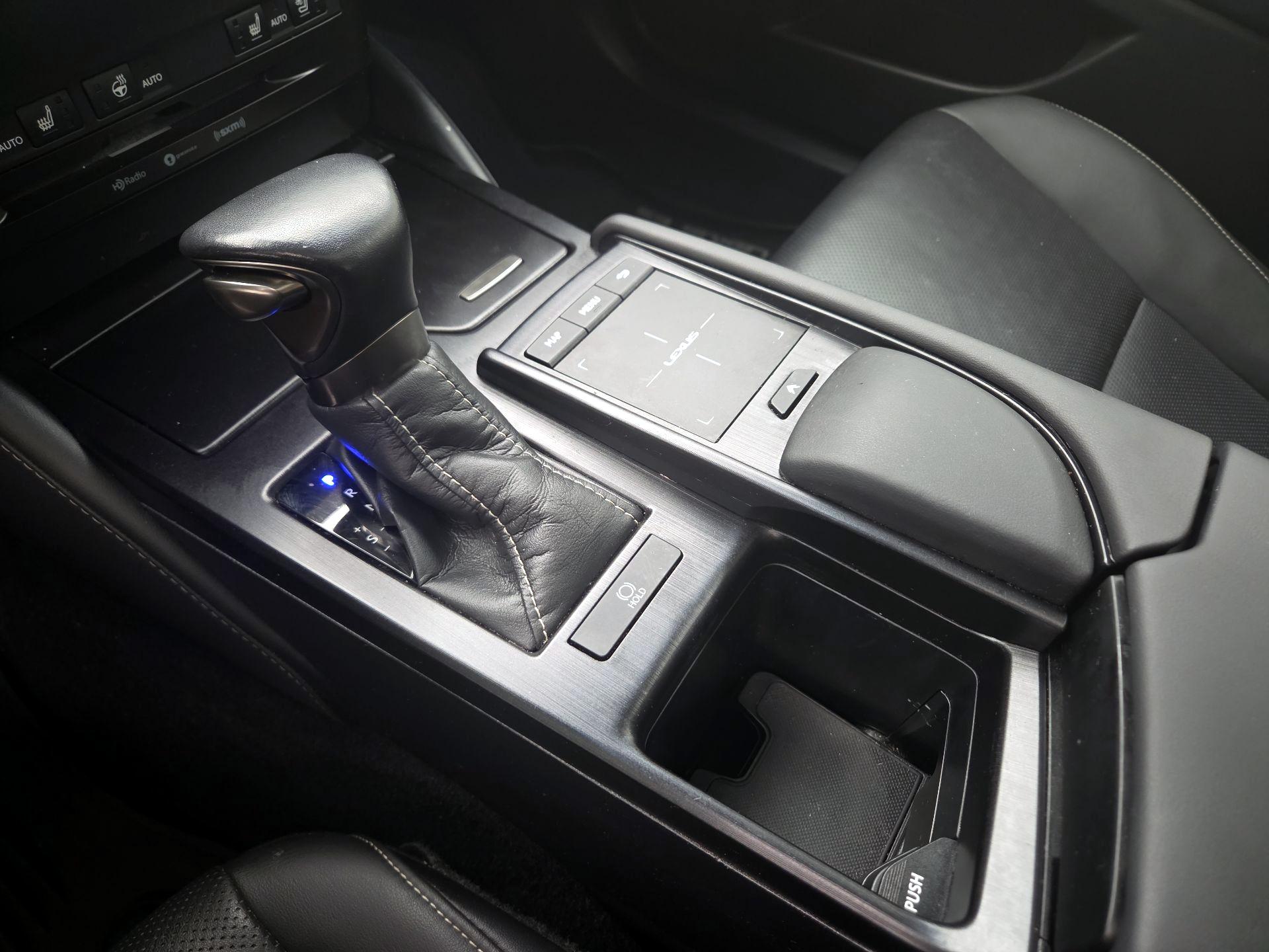 Thumbnail: 2021 Lexus ES - 16